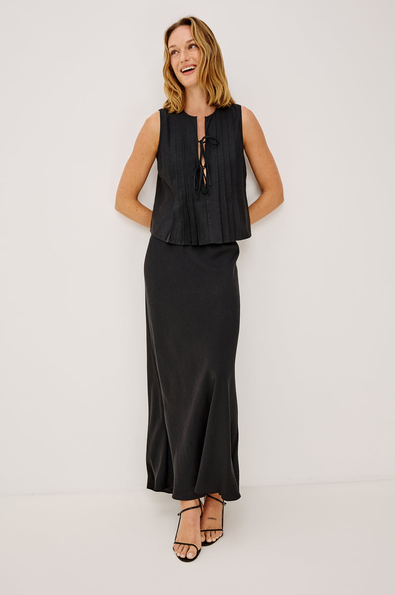 AJA TOP - BLACK LINEN – Rails