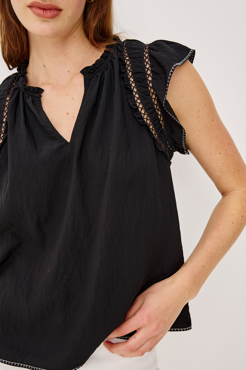 AMICA COUTURE FLEAR SLEEVES TOP ブラック フリー ALLEA TOP - BLACK – Rails