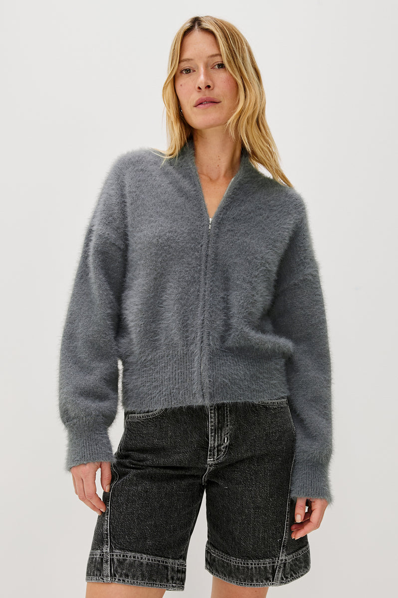 yori ◆　タックショルダーニットソー　グレー Lisa Cardigan - Charcoal Grey - Farmed yak wool - Sézane