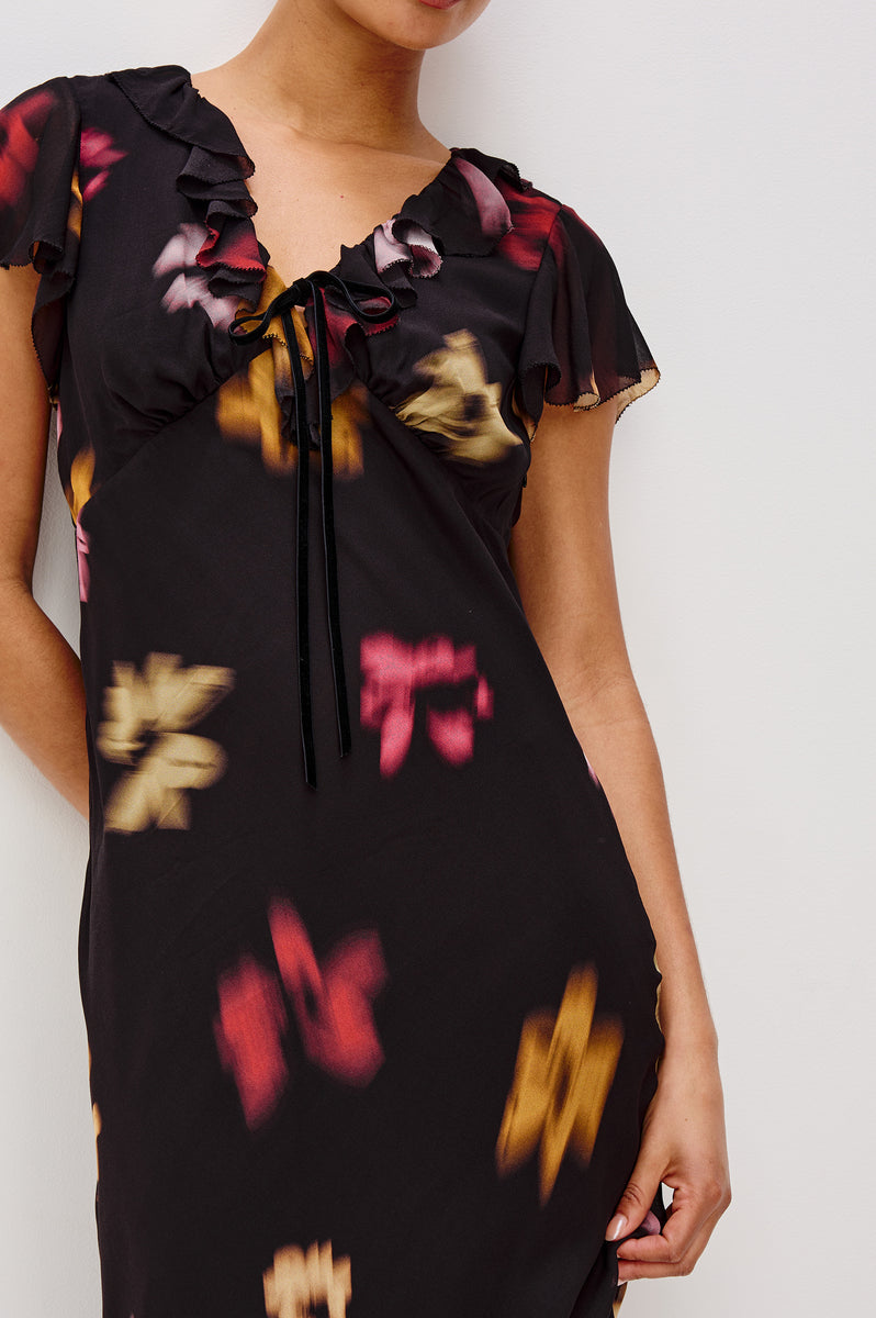 NEELA-ONYX-BLURRED-FLORAL-