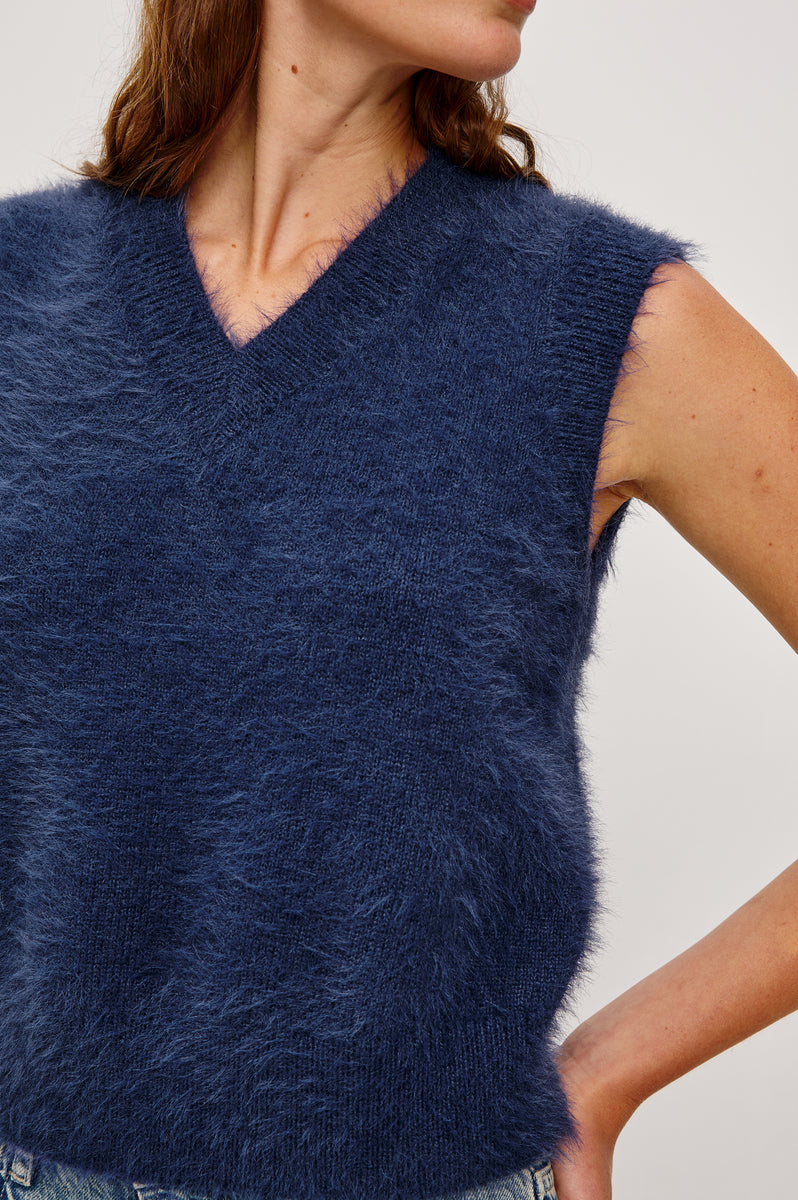 TALLI VEST - NAVY – Rails