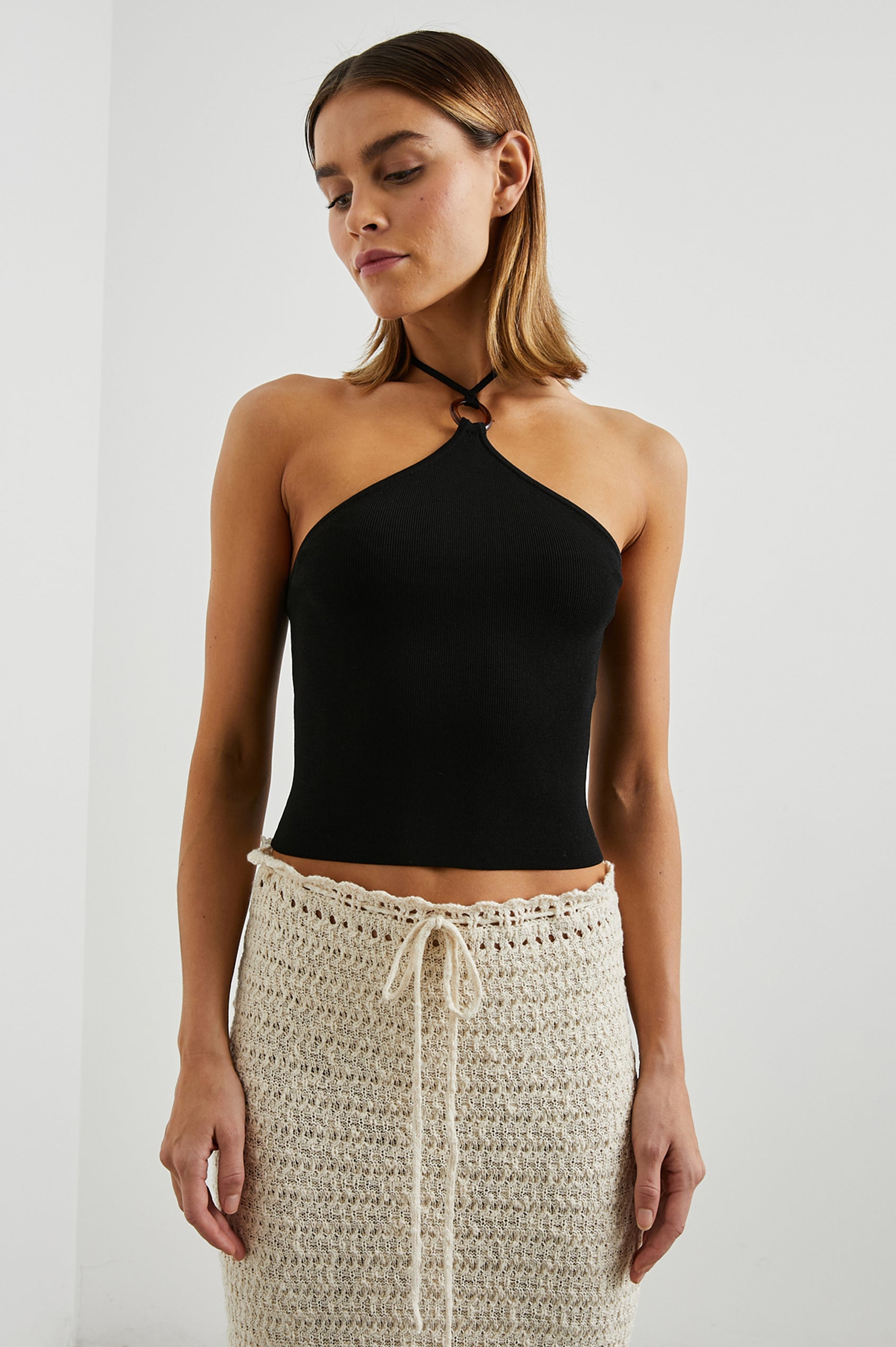 AMORA-BLACK-FRONT ANGLE