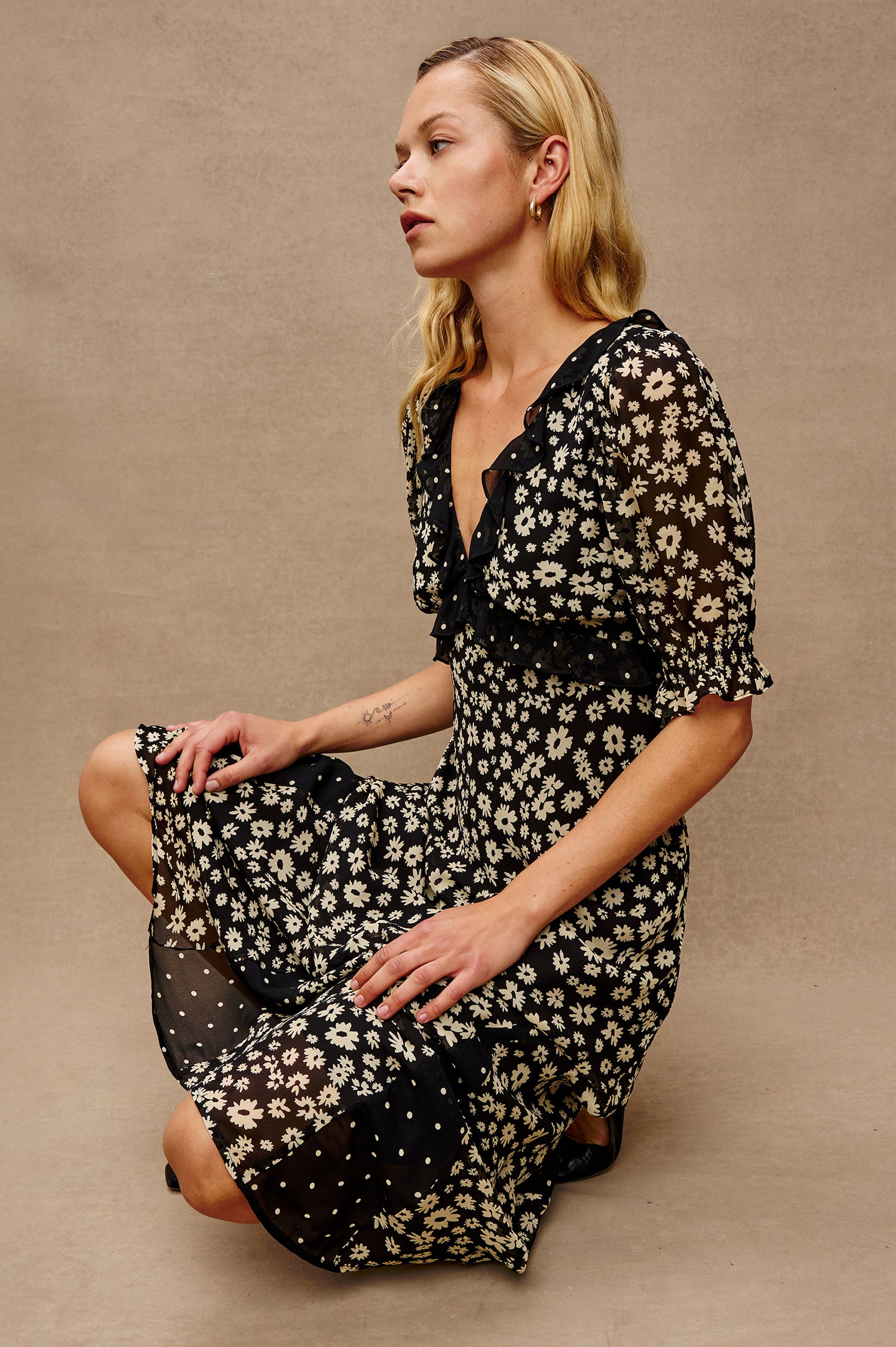 Rails Annmarie Floral Ruffle Trim Maxi Dress in Daisy Dot Combo at Nordstrom, Size Xx-Small Rails Annmarie Floral Ruffle Trim Maxi Dress in Daisy Dot Combo at Nordstrom, Size Xx-Small
