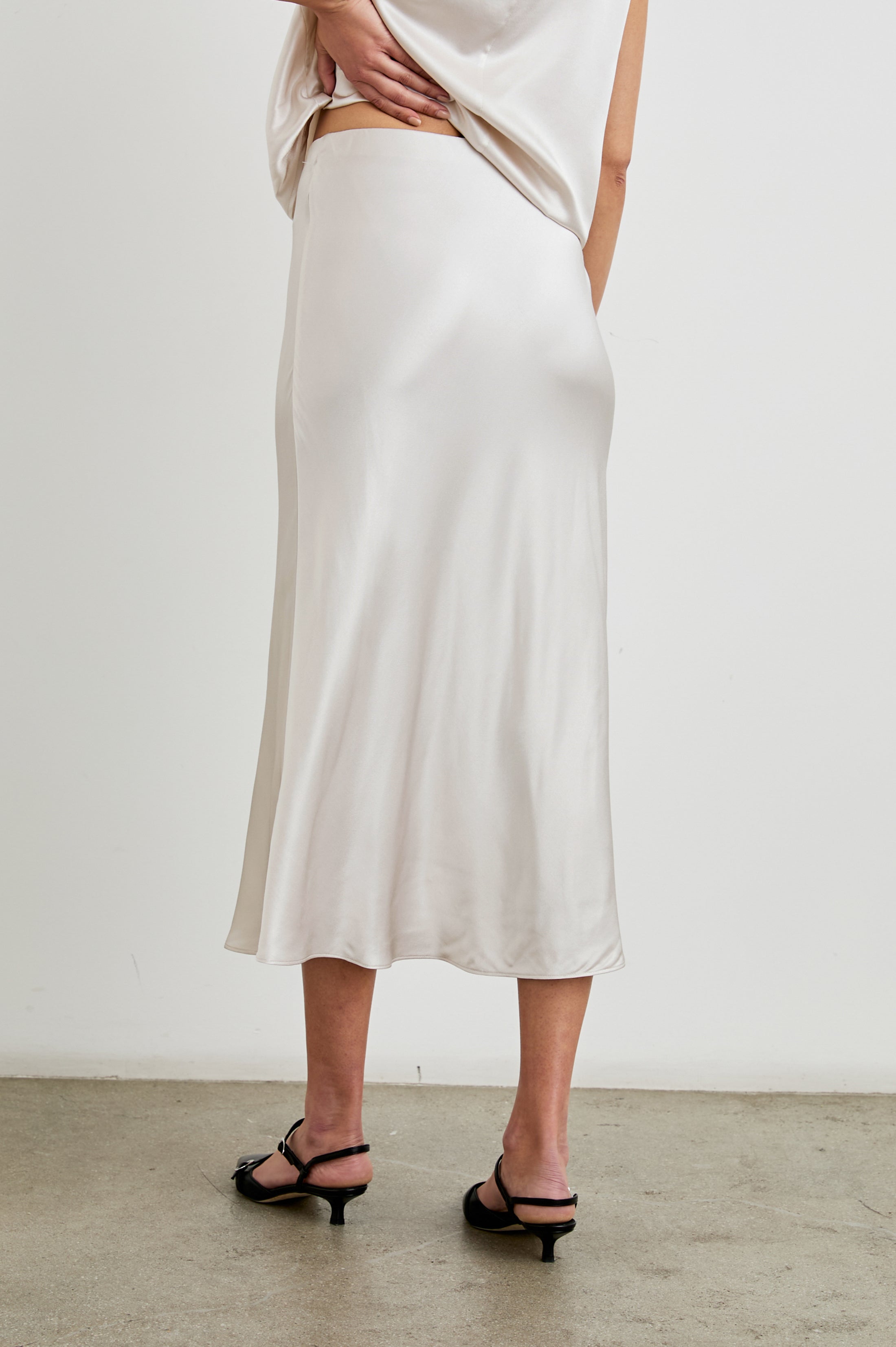 24SS 完売品　マークアンドロナ　ACD Pleats Skirt 白 BD-REドライブ搭載 富士通15.6型ノートPC LIFEBOOK AH54/Mを売ります