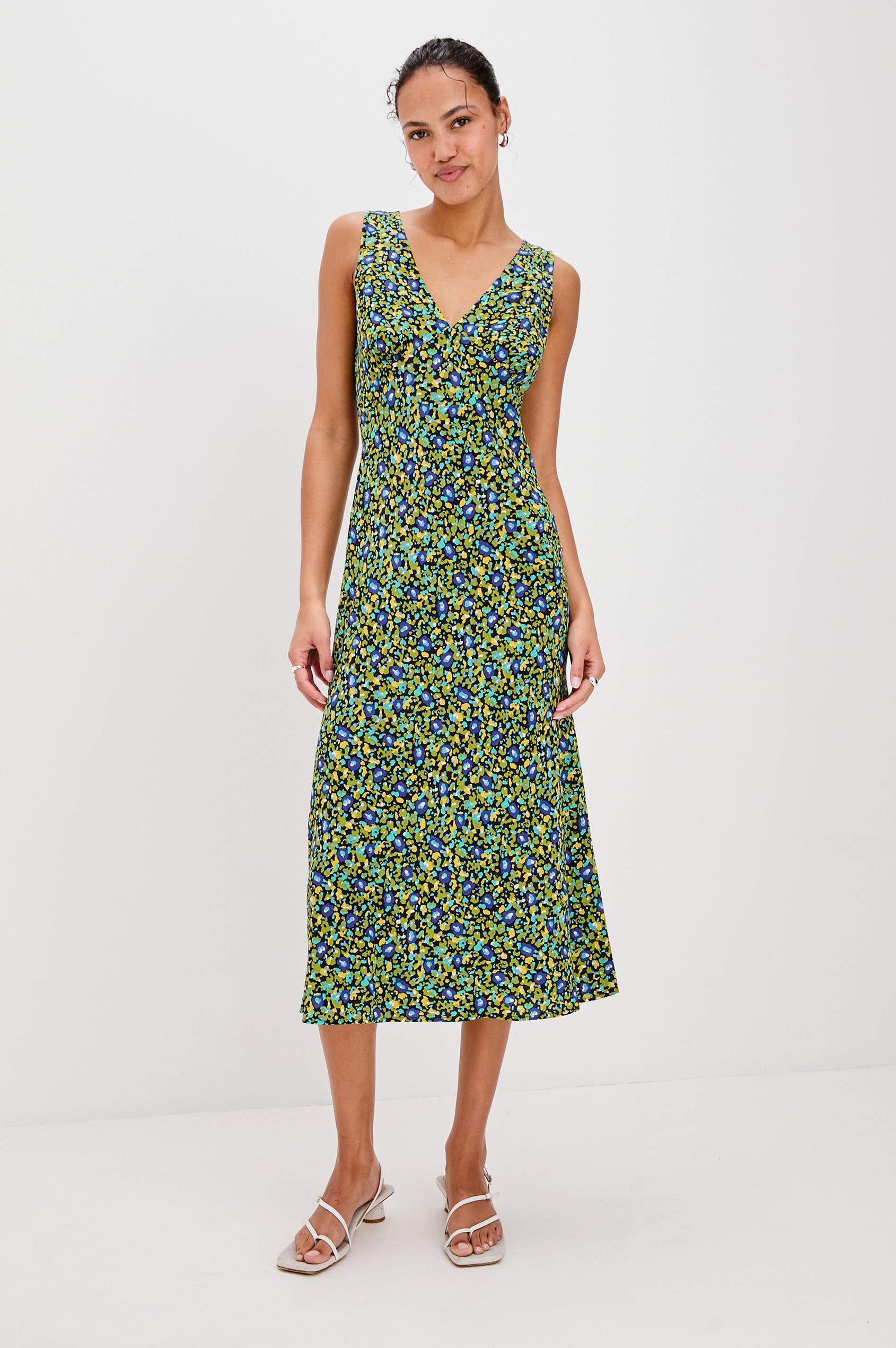 AUDRIANA-ABSTRACT-GARDEN-FRONT