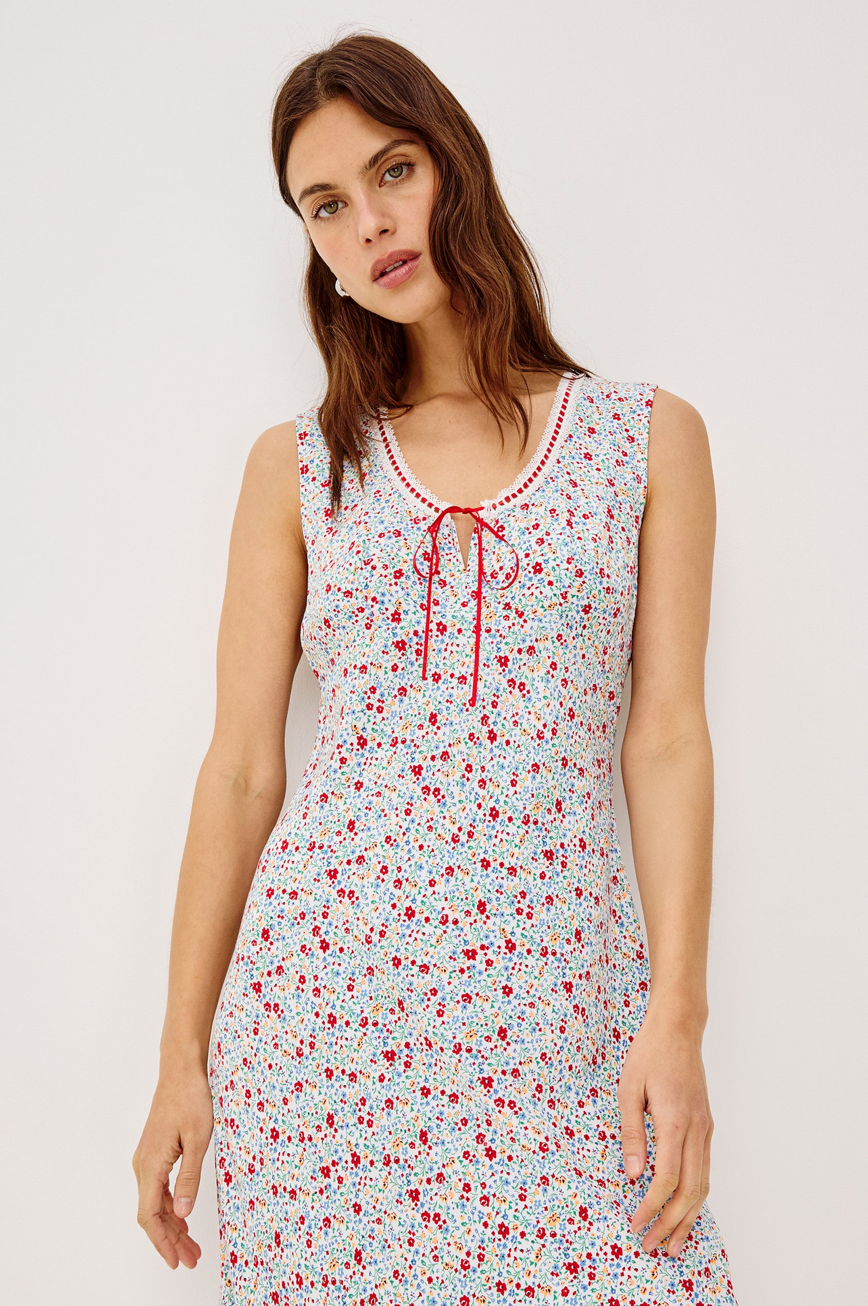 Bella sleeveless midi dress, with a scoop neck, and a front tie detail in meadow colorway, blue, pink and white - front view show on model.