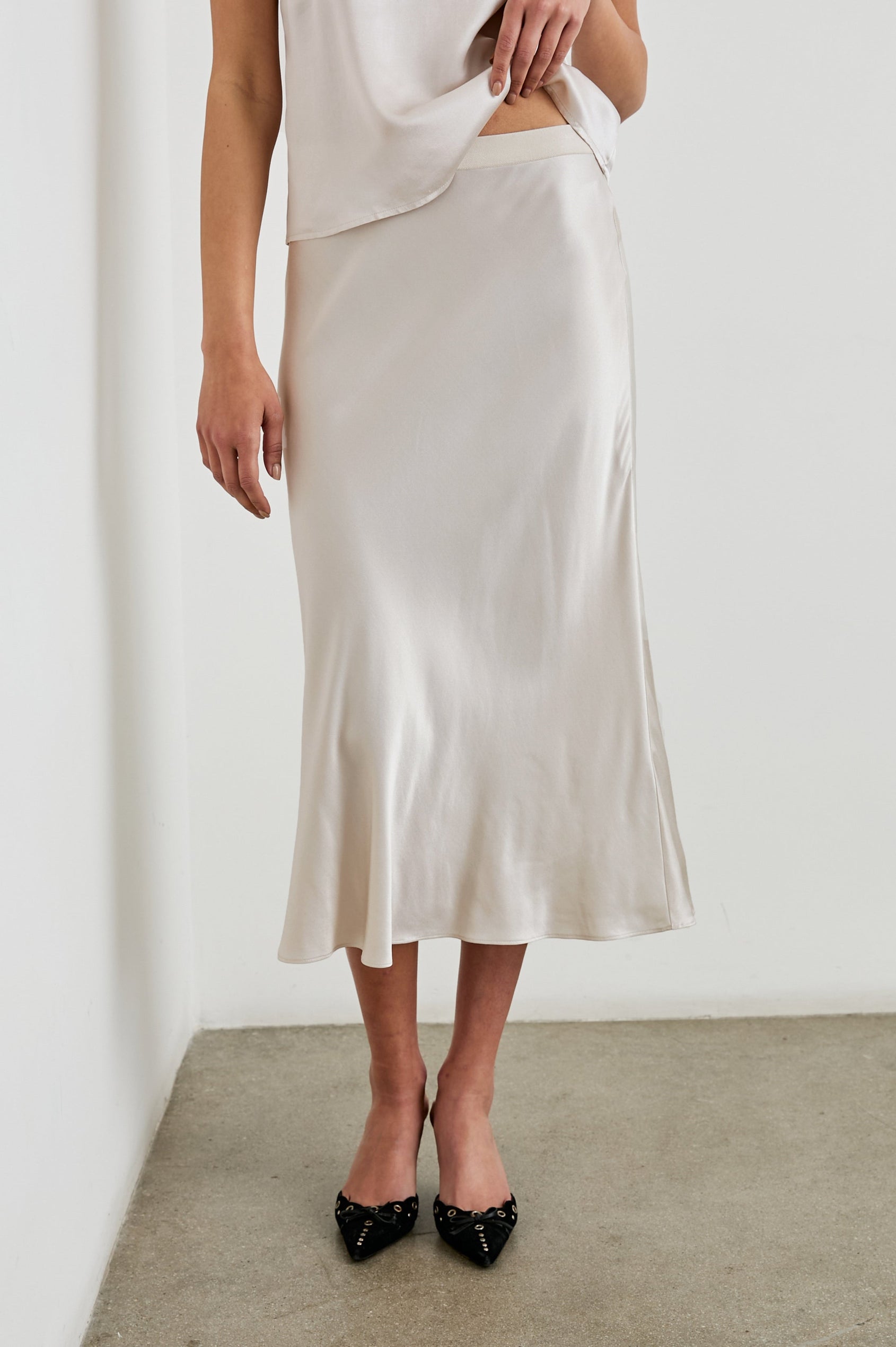 berlin satin midi dress Princess Polly Berlin satin square neck lace trim mini dress in cream floral