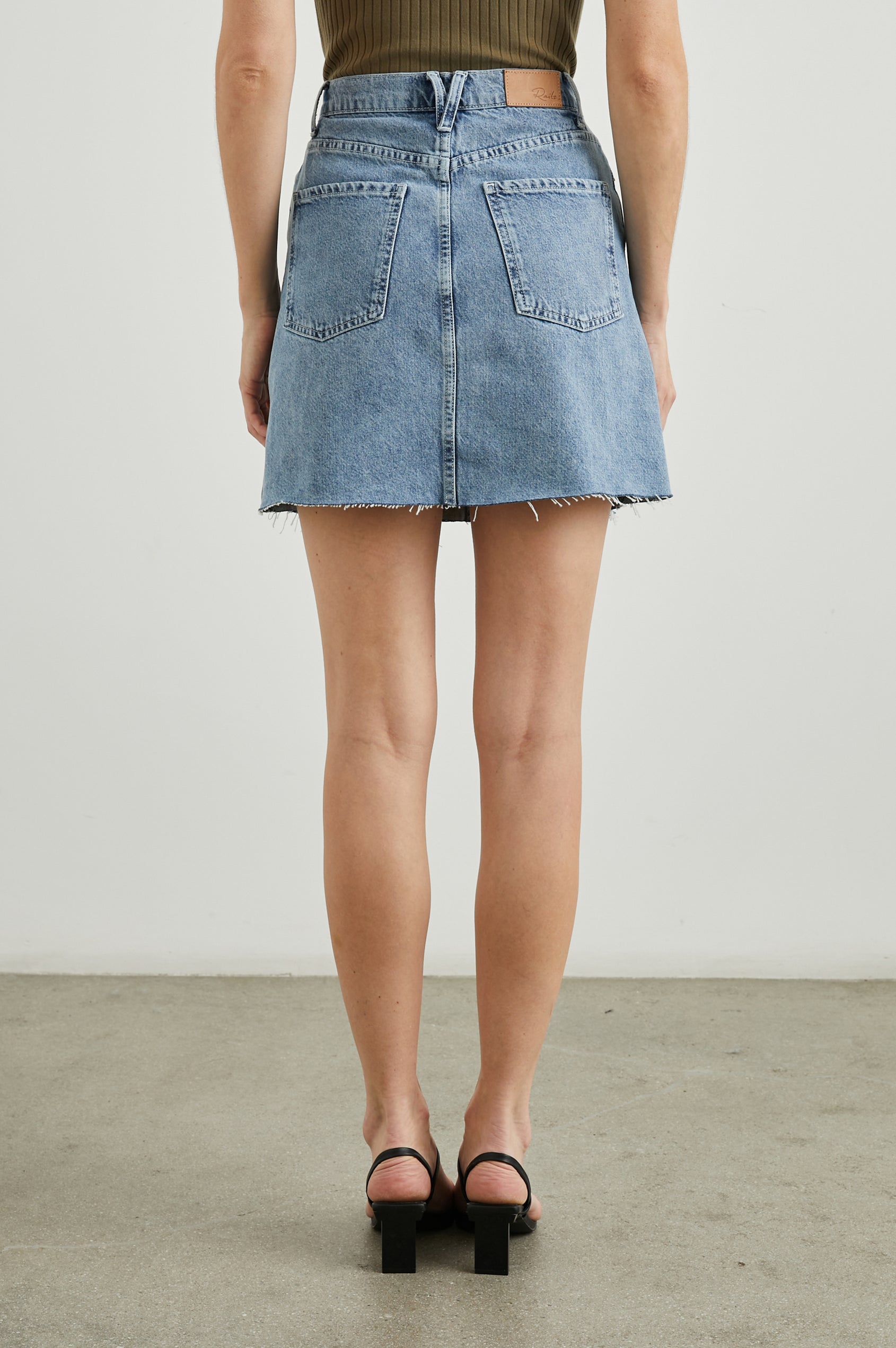 BRENTWOOD-BLUE-HAZE-BACK