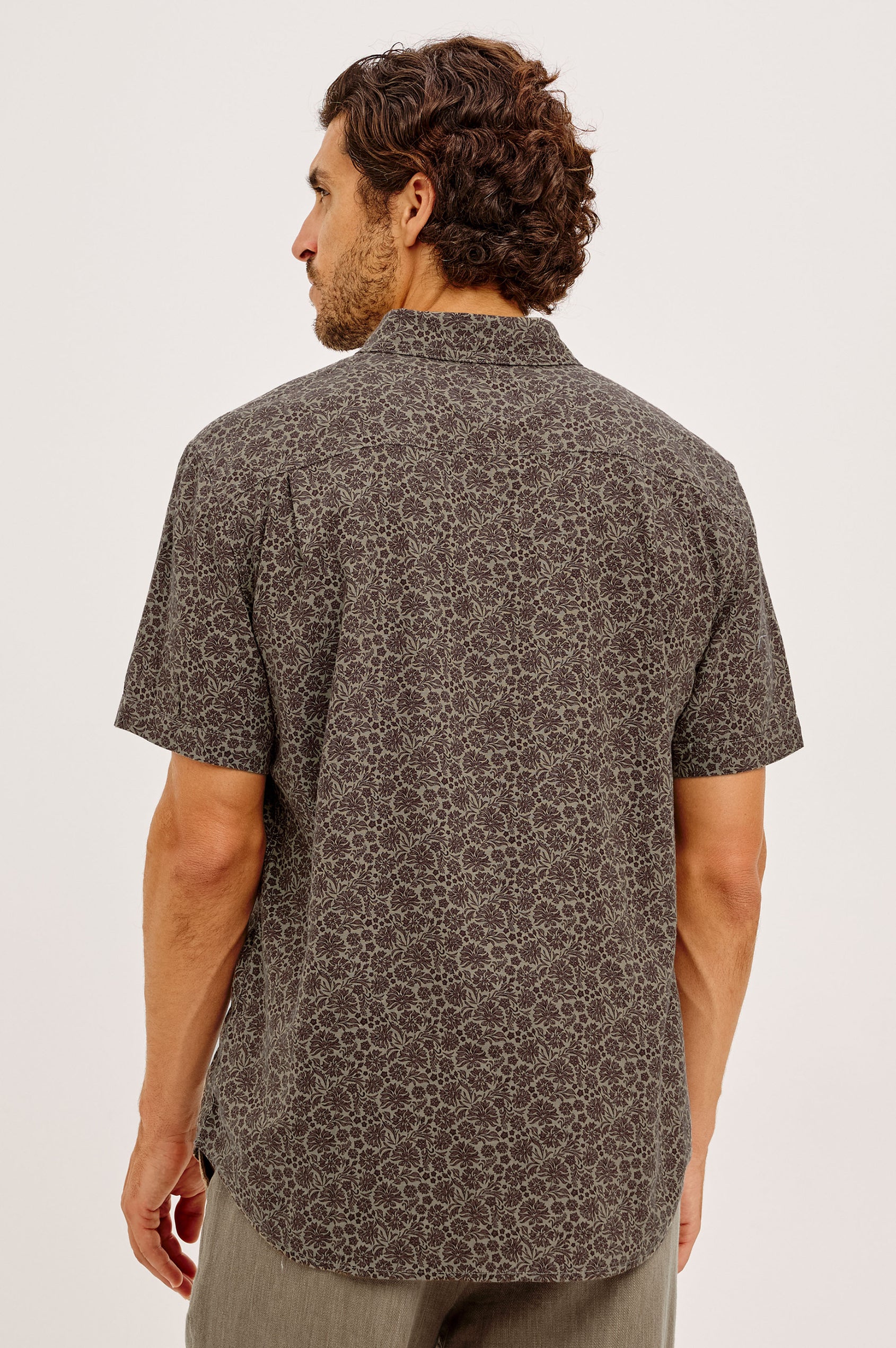Carson Shirt in Linen With Short Sleeves, Relaxed Fit, and Chest Patch Pocket in Red Rock Floral Colorway - Upper Body Back View Featured on Model