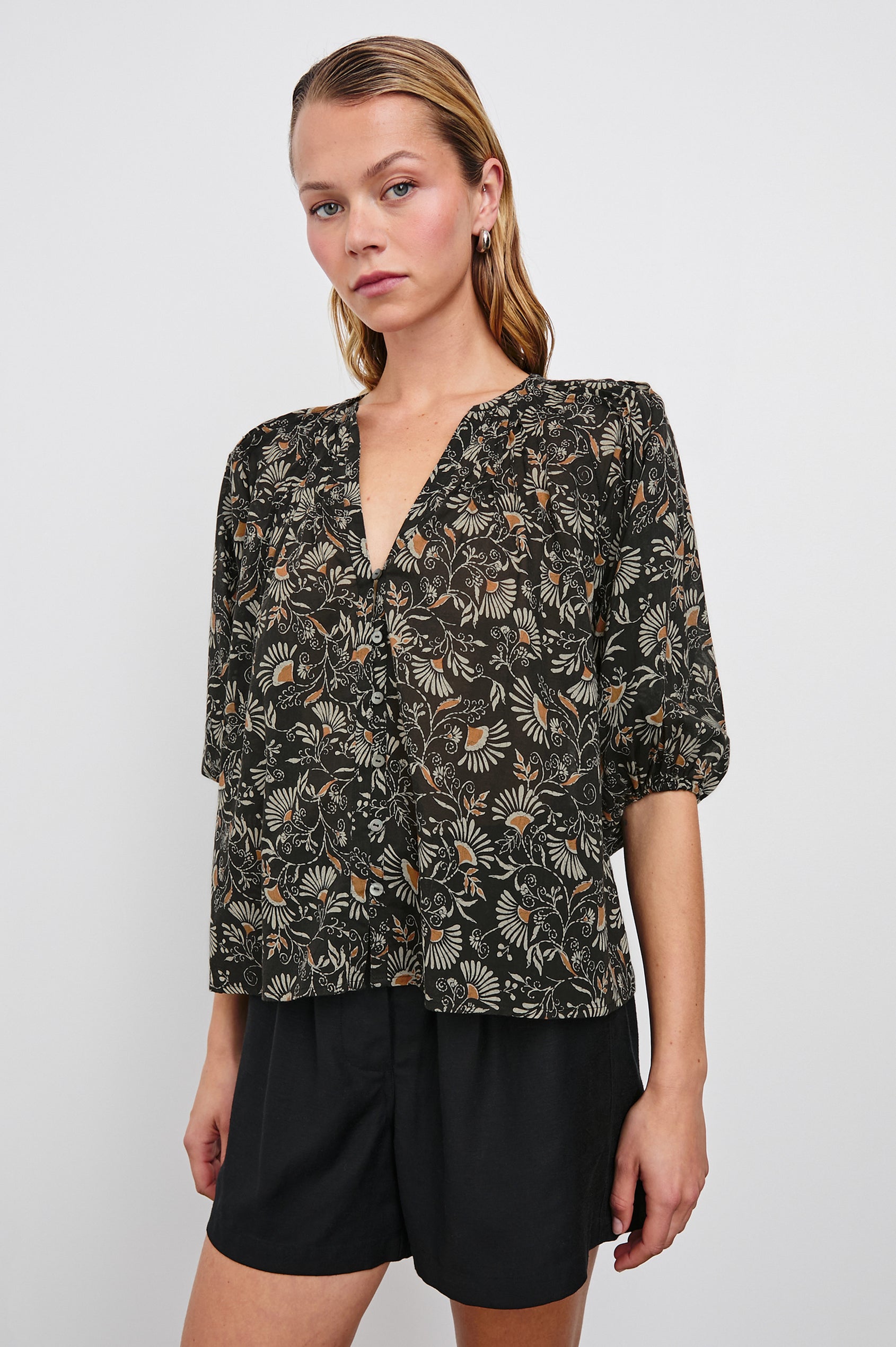 CASSAT-CASSIA-FRONT UNTUCKED