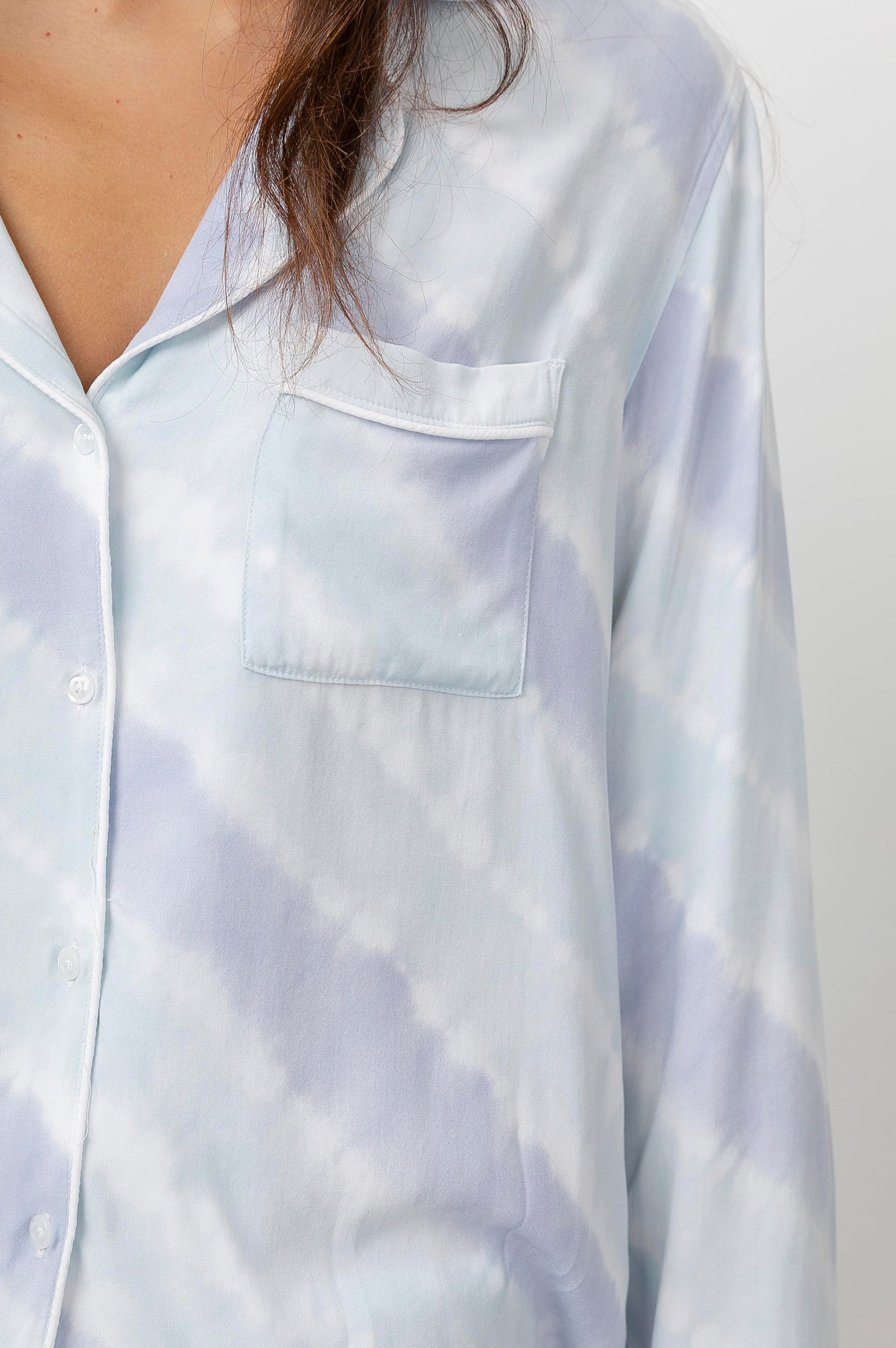 CLARA-CLOUD-MIST-TIE-DYE-DETAIL