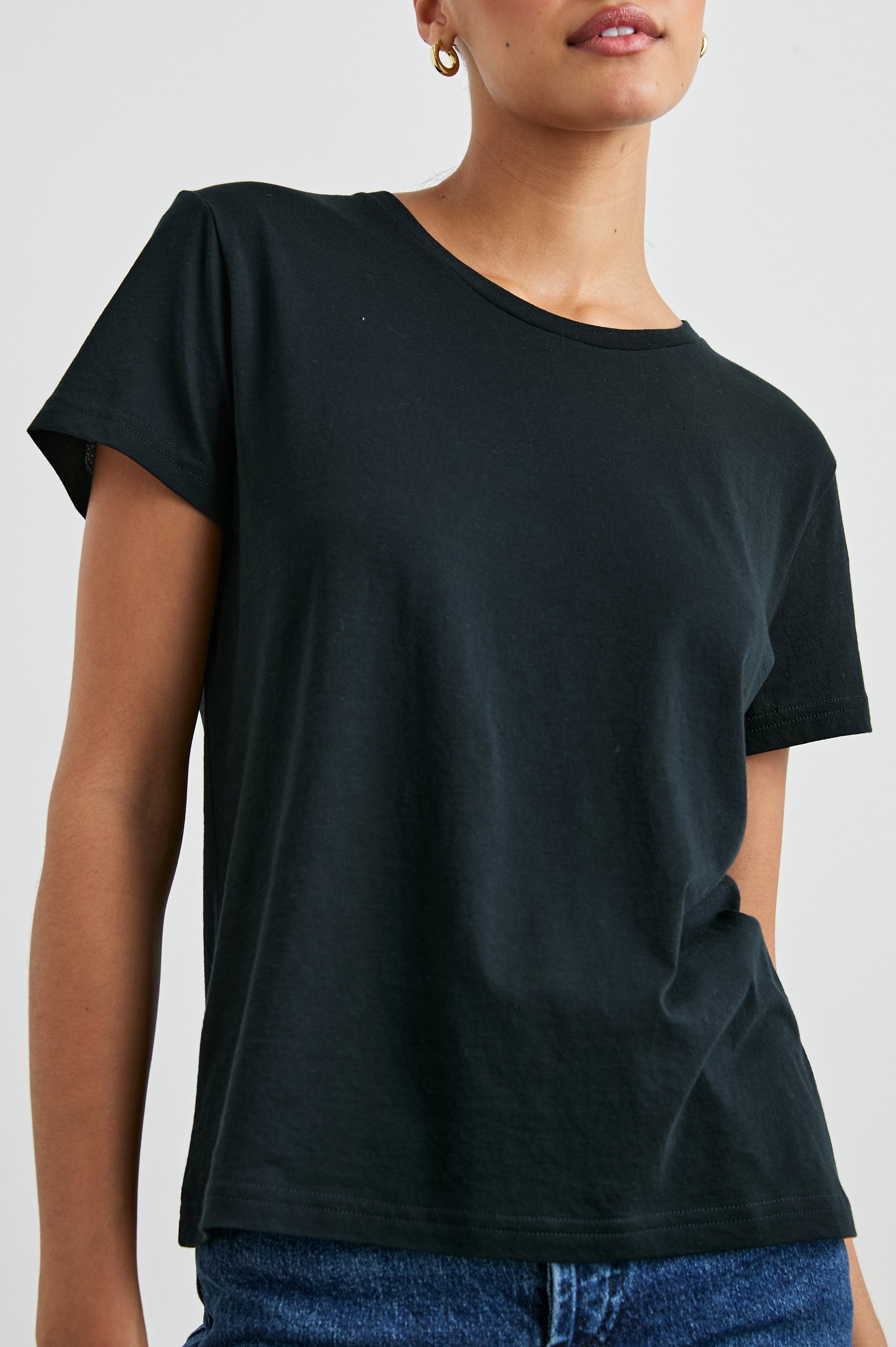 CLASSIC CREW NECK T-SHIRT - BLACK – Rails