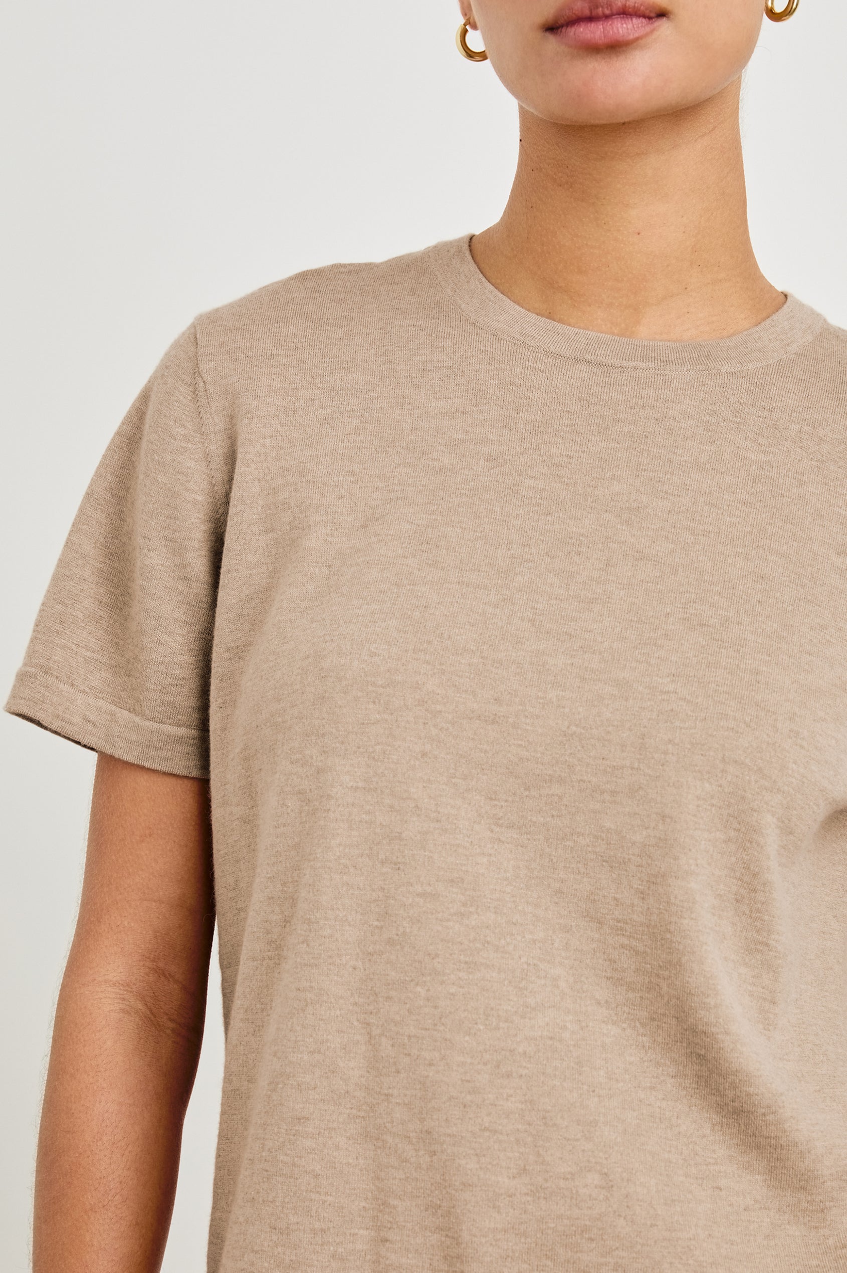 Cotton Cashmere Short Sleeve crew neck T-Shirt in Heather Oat - close up of details on model