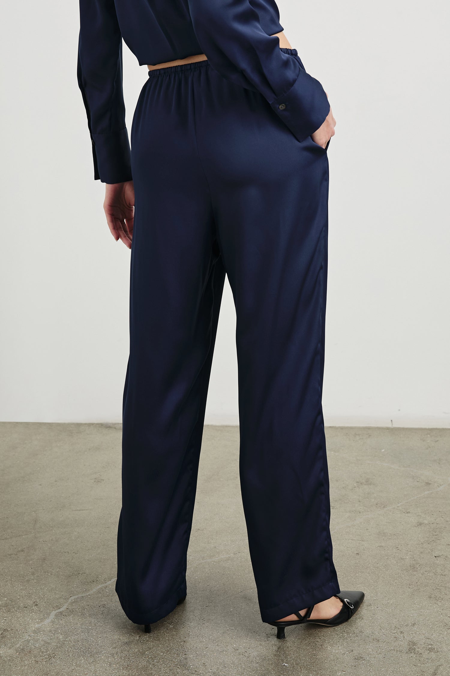 DAMANI-NAVY-BACK