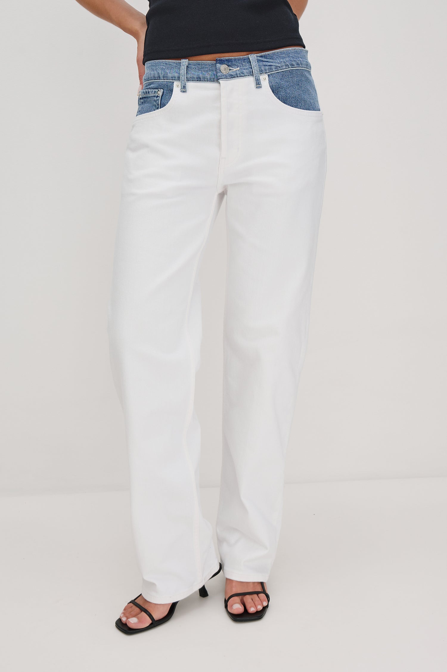 Del Mar low slung baggy boyfriend 5-pocket jean in contrast white and medium wash - Skipper White. Front view on model.