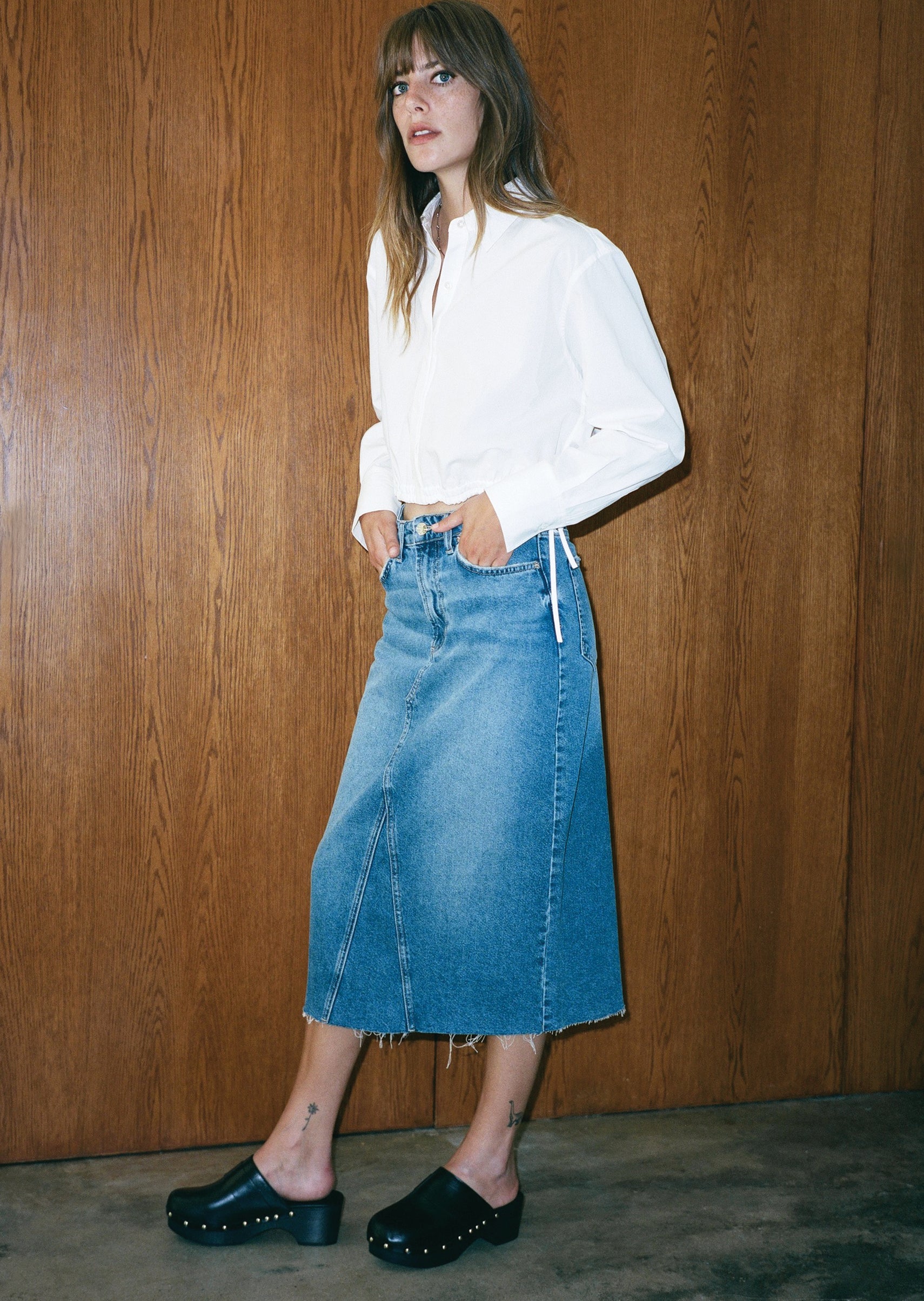 EDITORIAL FULL BODY IMAGE OF MODEL WEARING HIGHLAND SKIRT