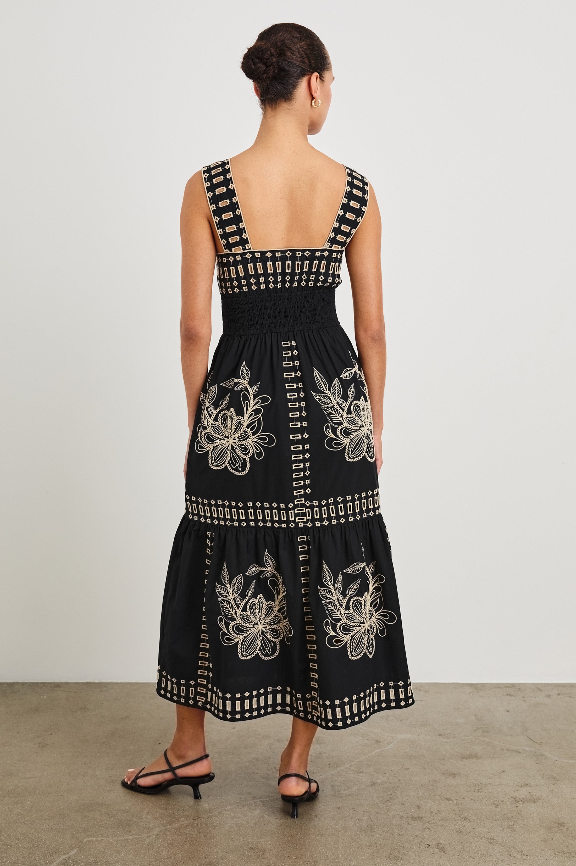 【新作】leaf embroidery back design dress FAWN DRESS - BLACK TAN EMBROIDERY – Rails