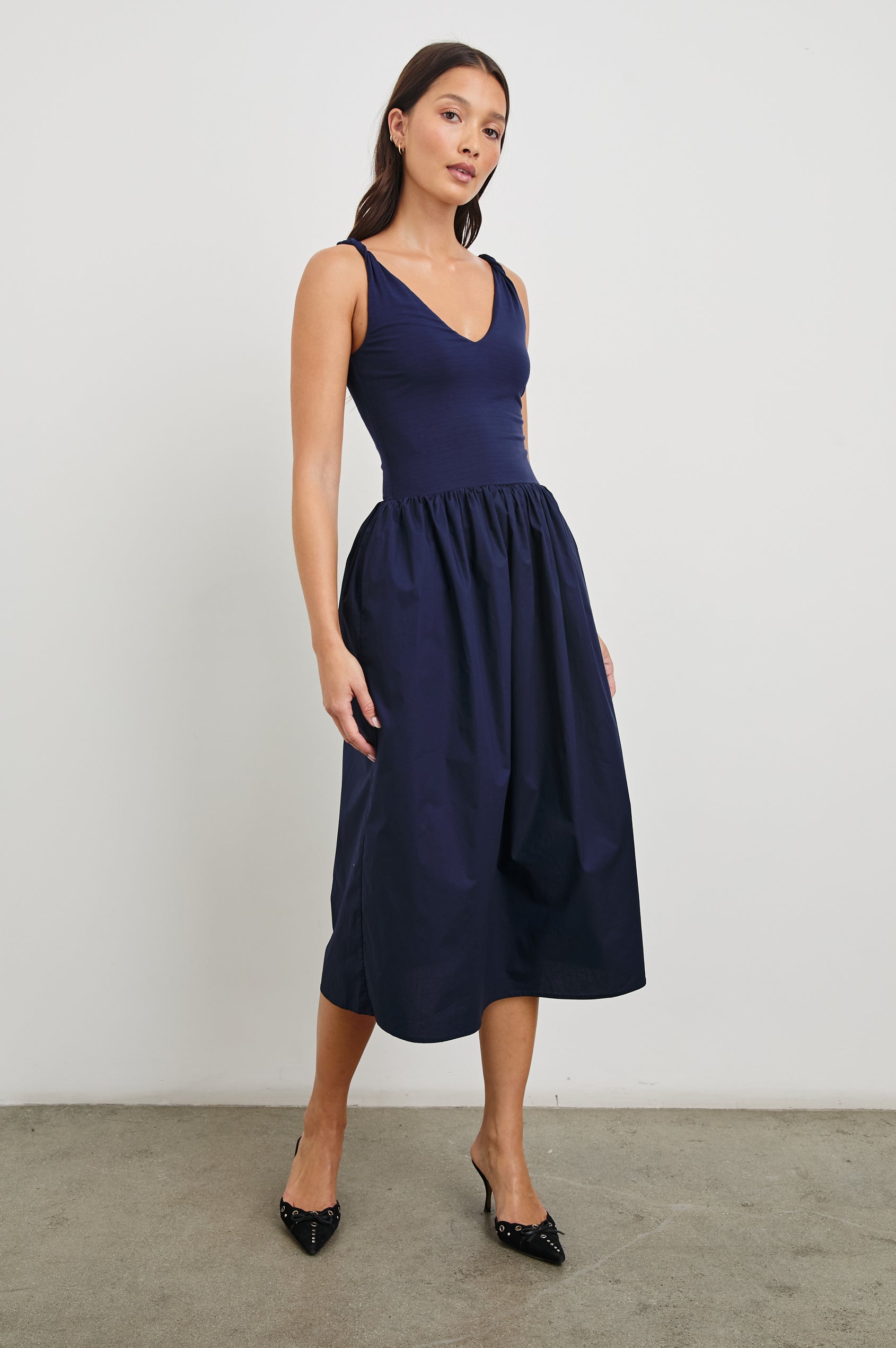 grey and navy dress What do you think of the Dress Grey uniform that was fielded briefly during World War II? (for transparencies sake, I'm a civilian) : r/navy