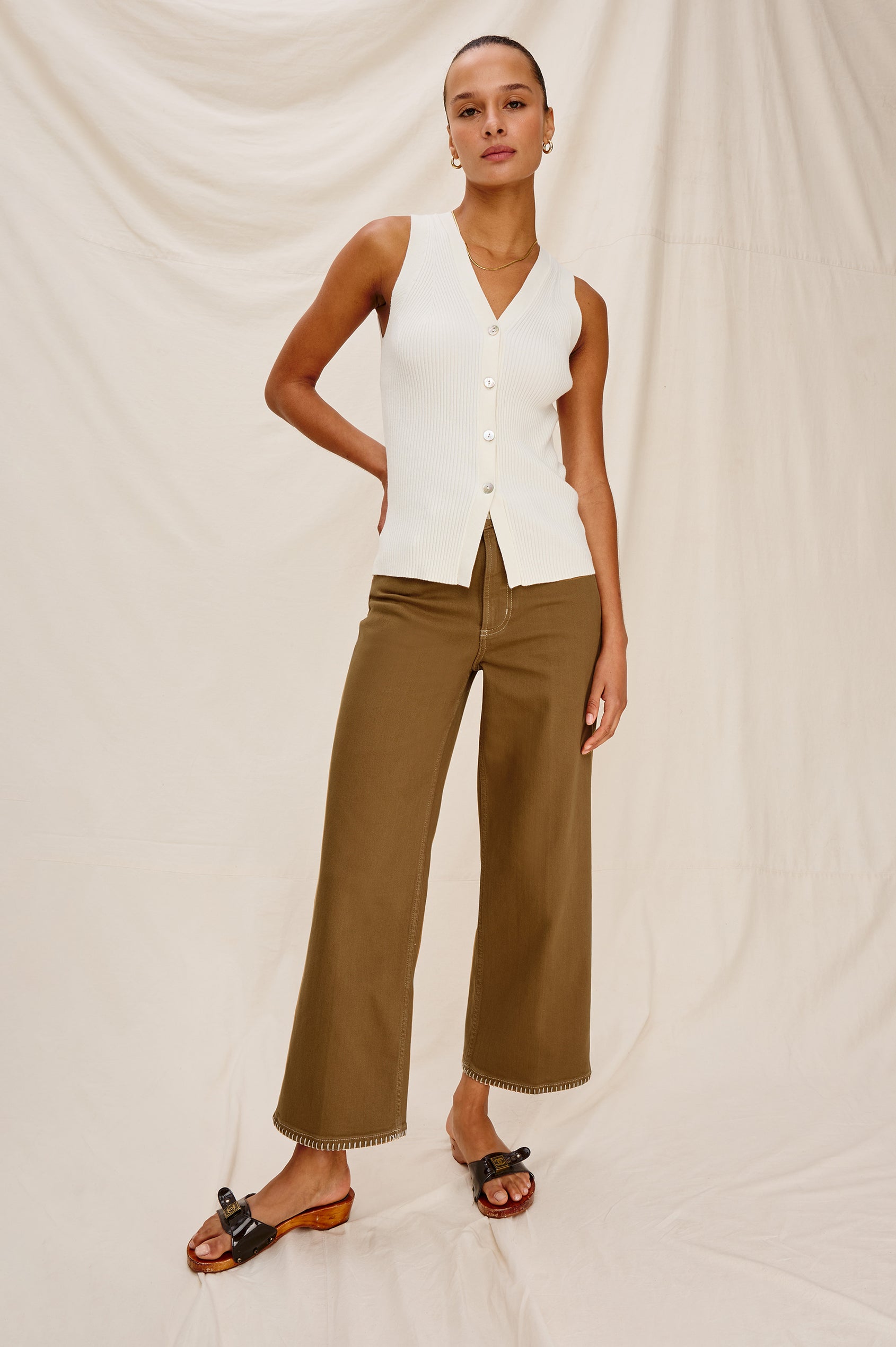 Getty cropped wide leg jean with contrast white blanket stitching in Safari Embroidered Colorway. Full Body Front View of Model Shown.