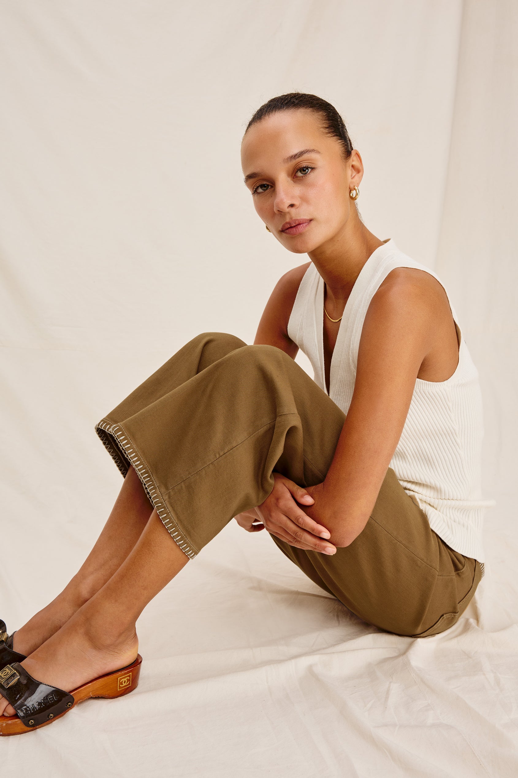 Getty cropped wide leg jean with contrast white blanket stitching in Safari Embroidered Colorway. Side View of Model Shown.