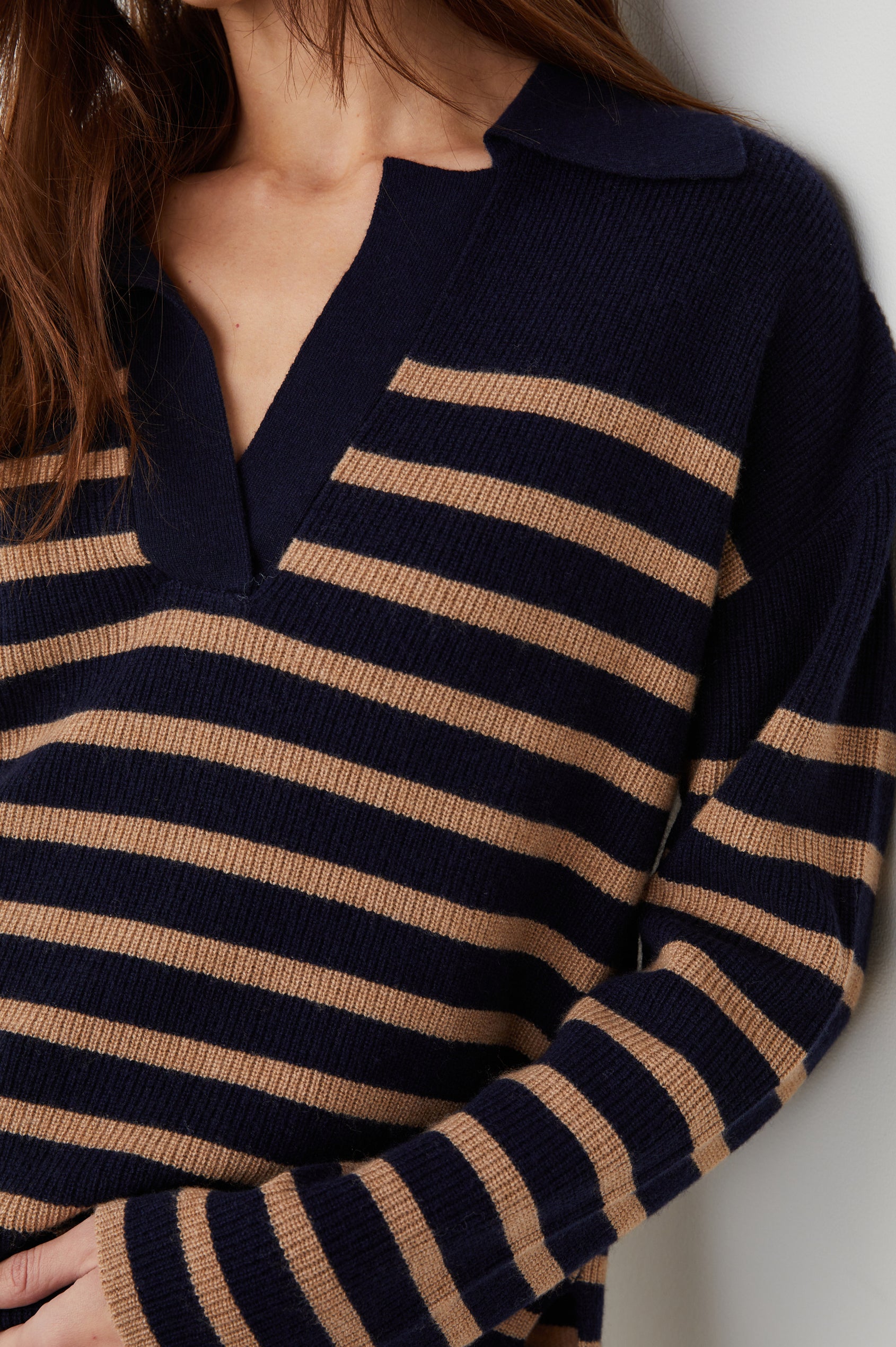 HARRIS SWEATER CAMEL NAVY STRIPE - DETAIL