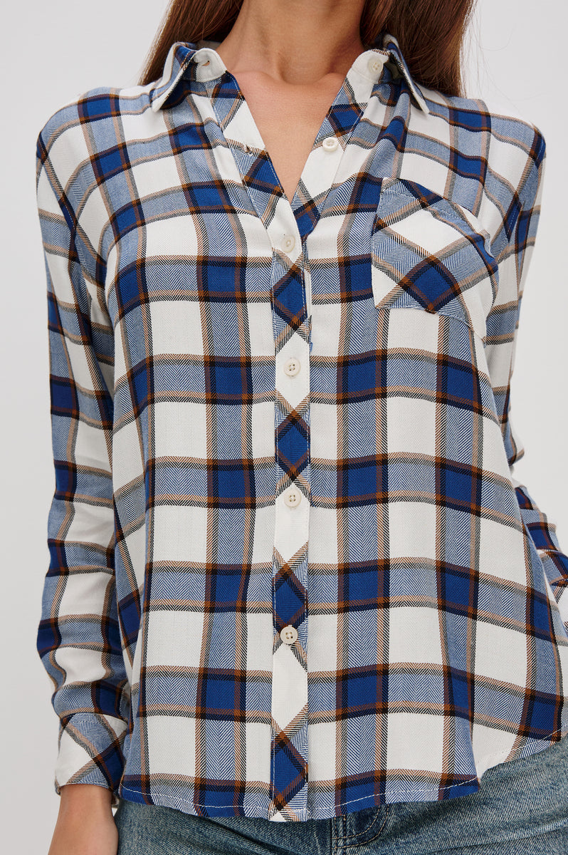 Chemise Femme Rails – Modèle Hunter Bleu Cobalt à Carreaux Blancs, Manches Longues En Rayon, Taille XS