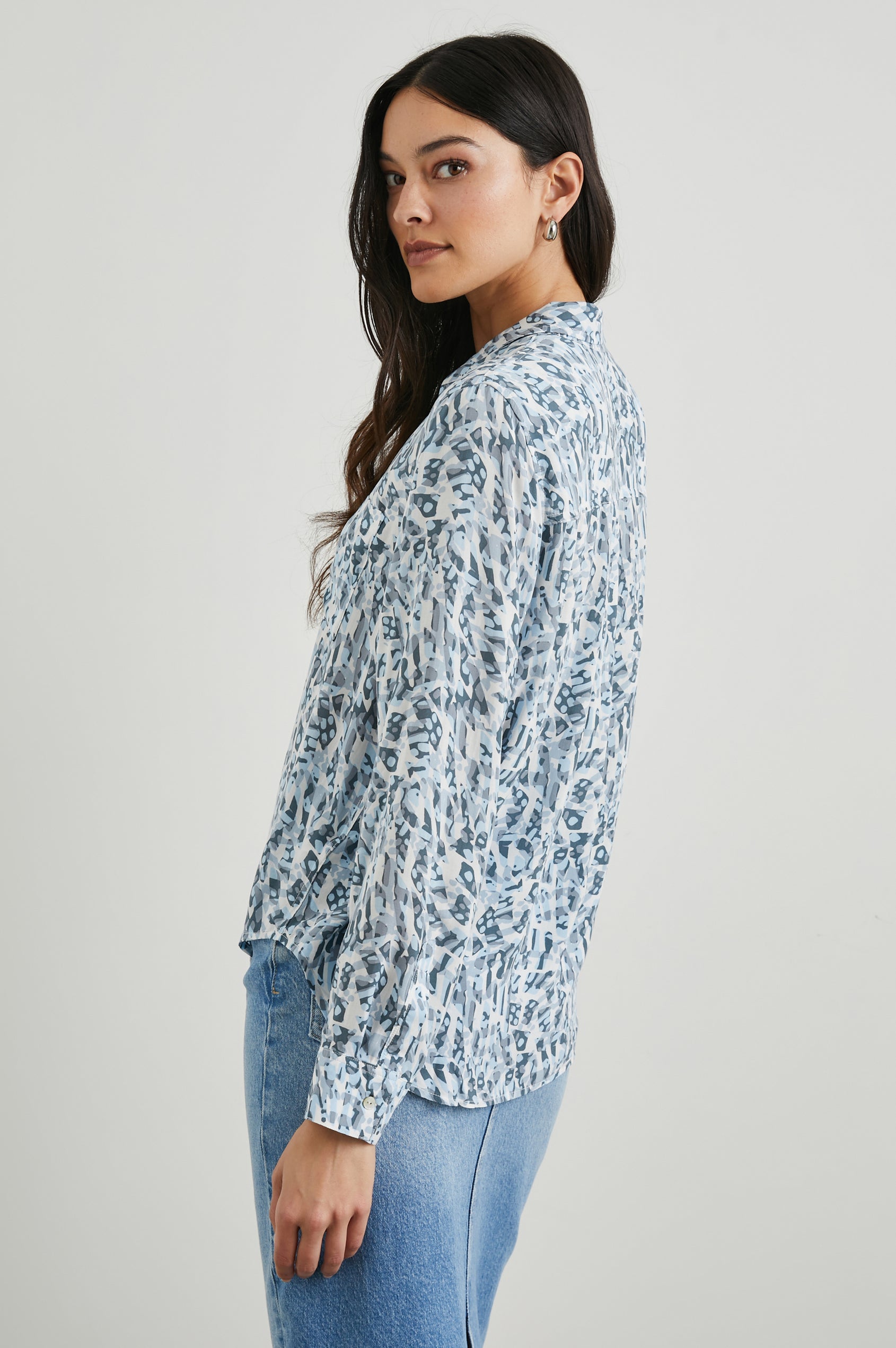 JOSEPHINE-BLUE-ABSTRACT-SIDE ANGLE