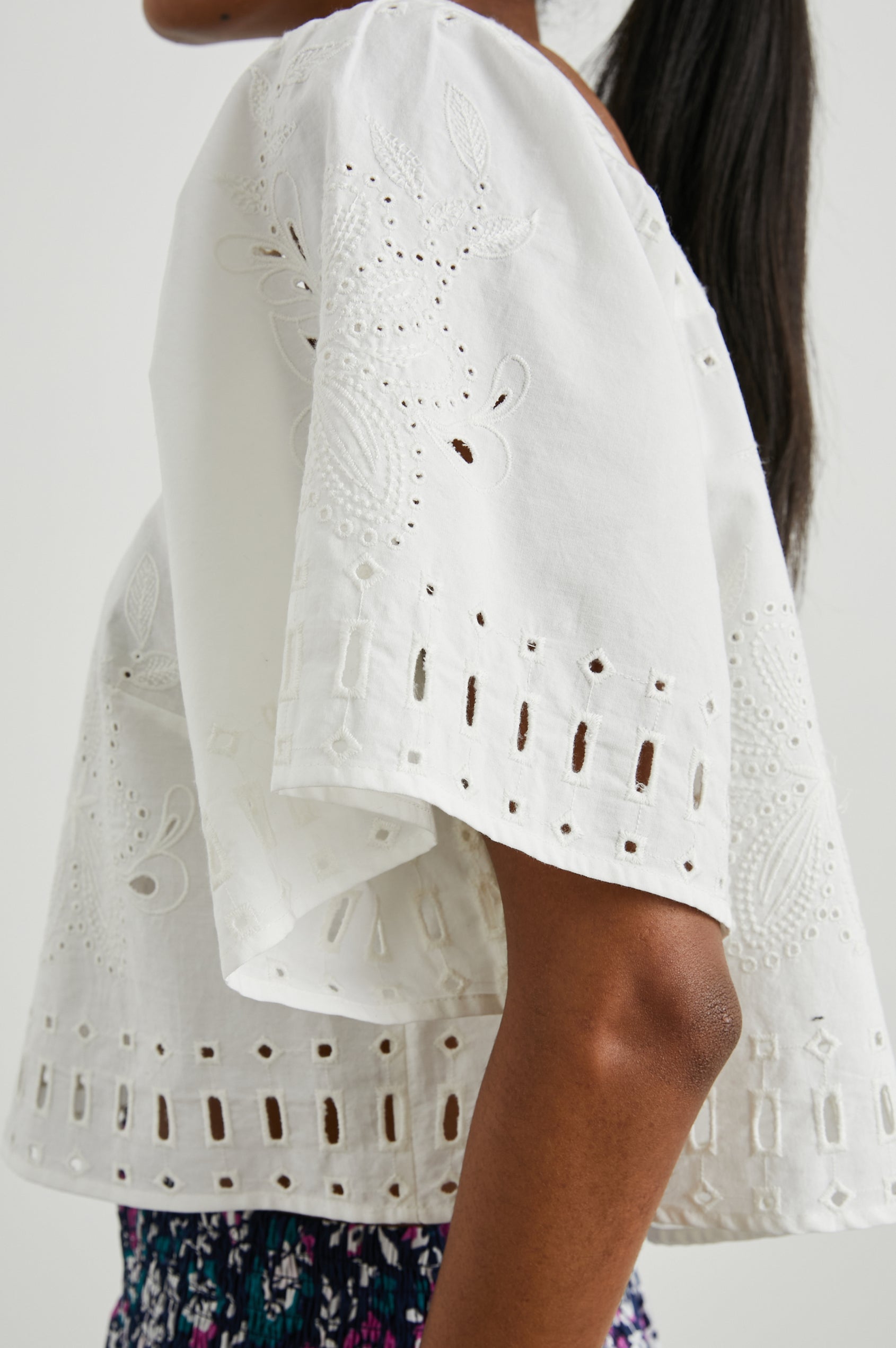 LAINE-WHITE-SIDE ANGLE