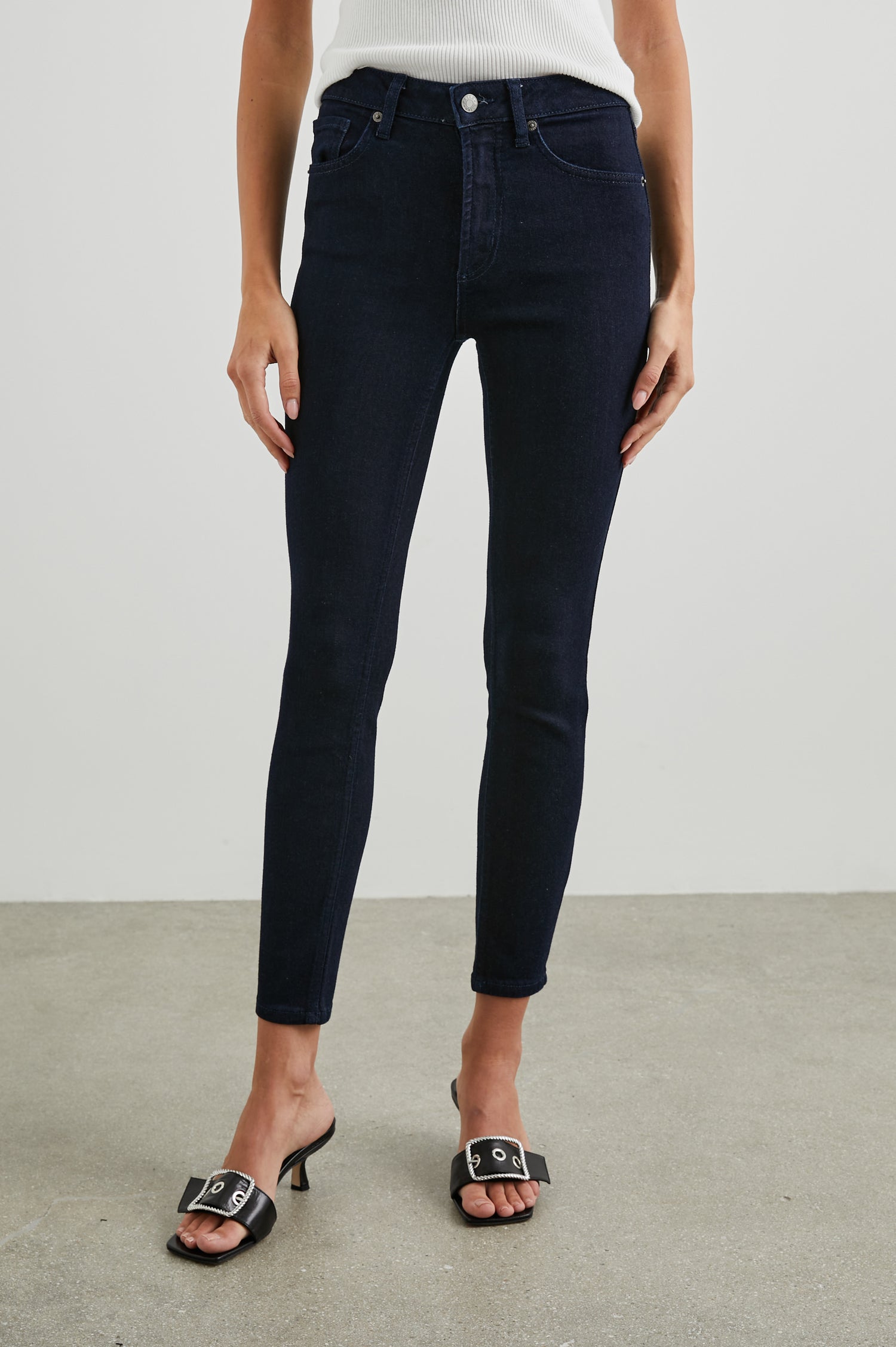 LARCHMONT-MIDNIGHT-FRONT 