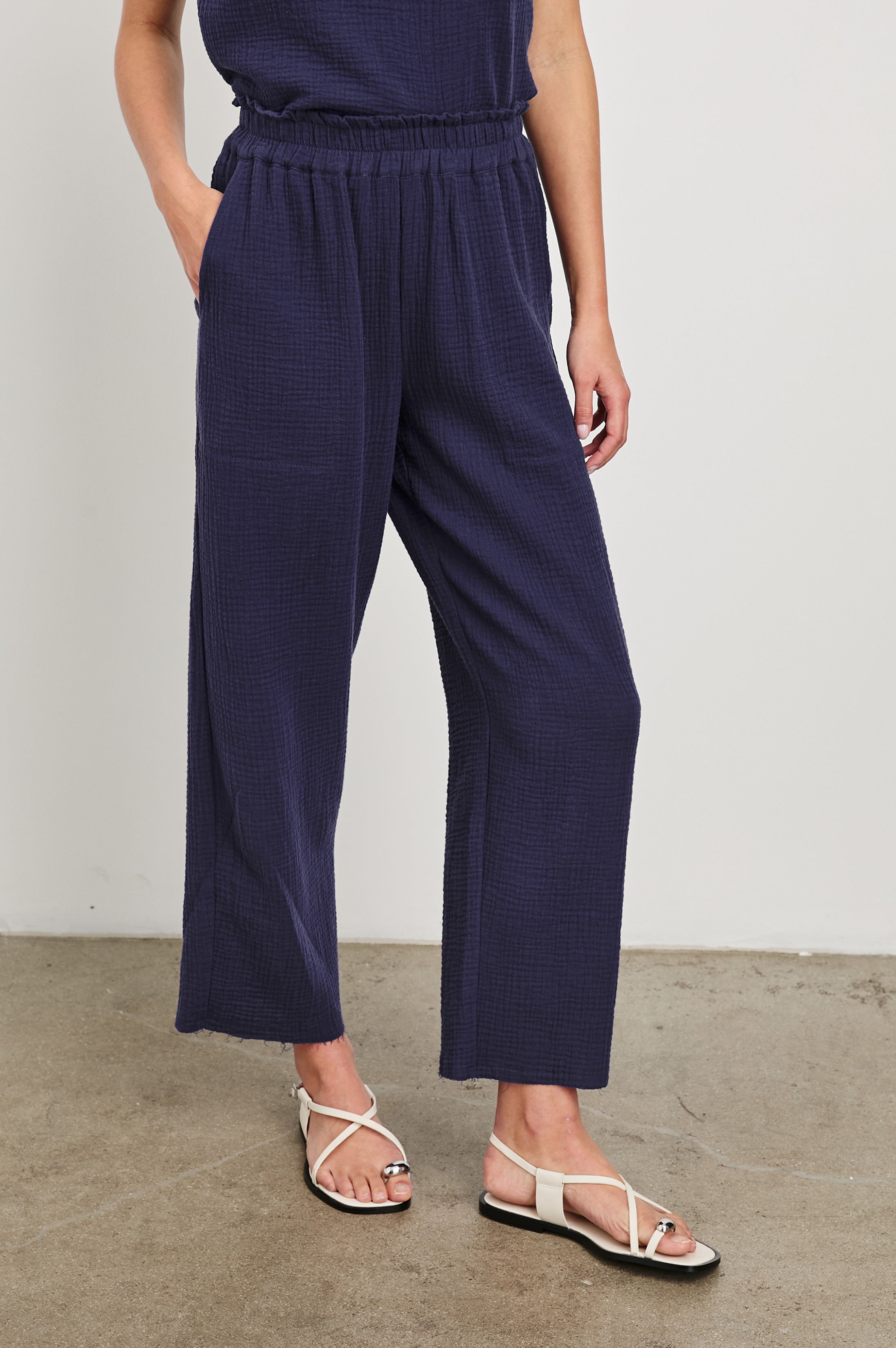 BRIEFING SIDE LOGO LINE SLIM PANTS ネイビー Amazon | [ブリーフィング] ゴルフパンツ MS SIDE LOGO LINE SLIM