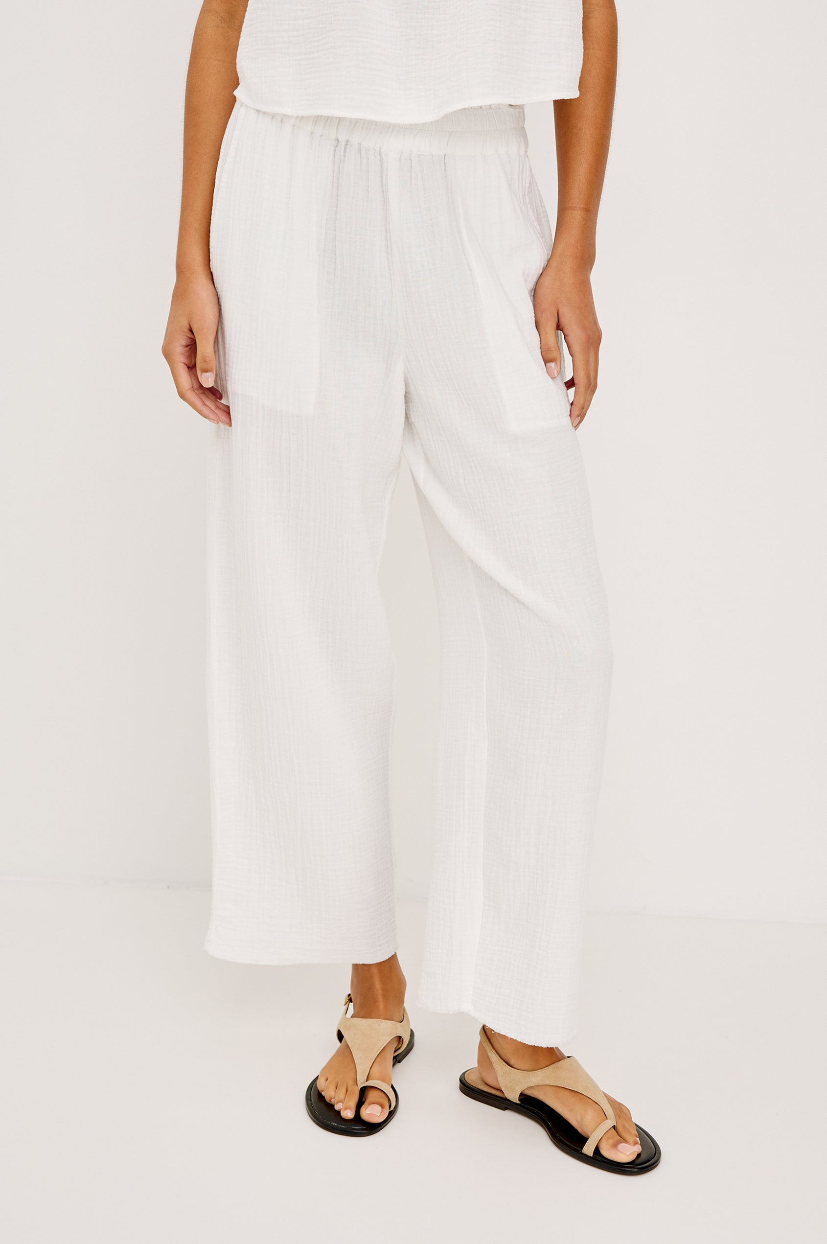 The Leon is a cropped pull-on style crafted from super soft airy double gauze cotton. With a wide-straight leg fit complete with side slits at the outer openings and a smocked waistband this pant puts comfort first.