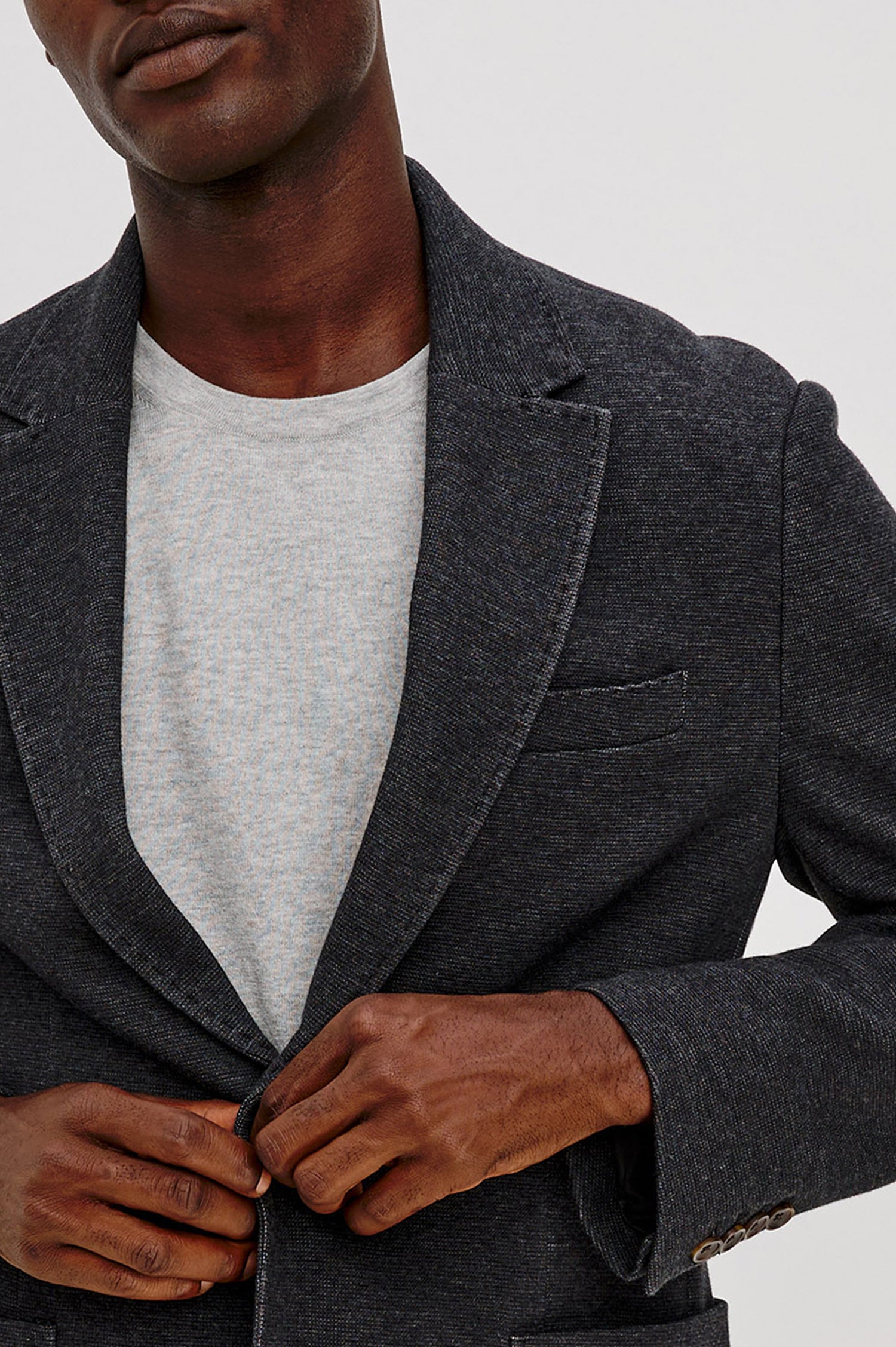Lorenz Blazer in Ponte Jersey With Single-Breasted Design, Relaxed Fit, Jersey Lining, Notched Lapels, Chest Welt Pocket, Side Patch Pockets, Button-Cuff Long Sleeves, and Double Back Vents in Night Heather Colorway - Upper Body Front View Featured on Model
