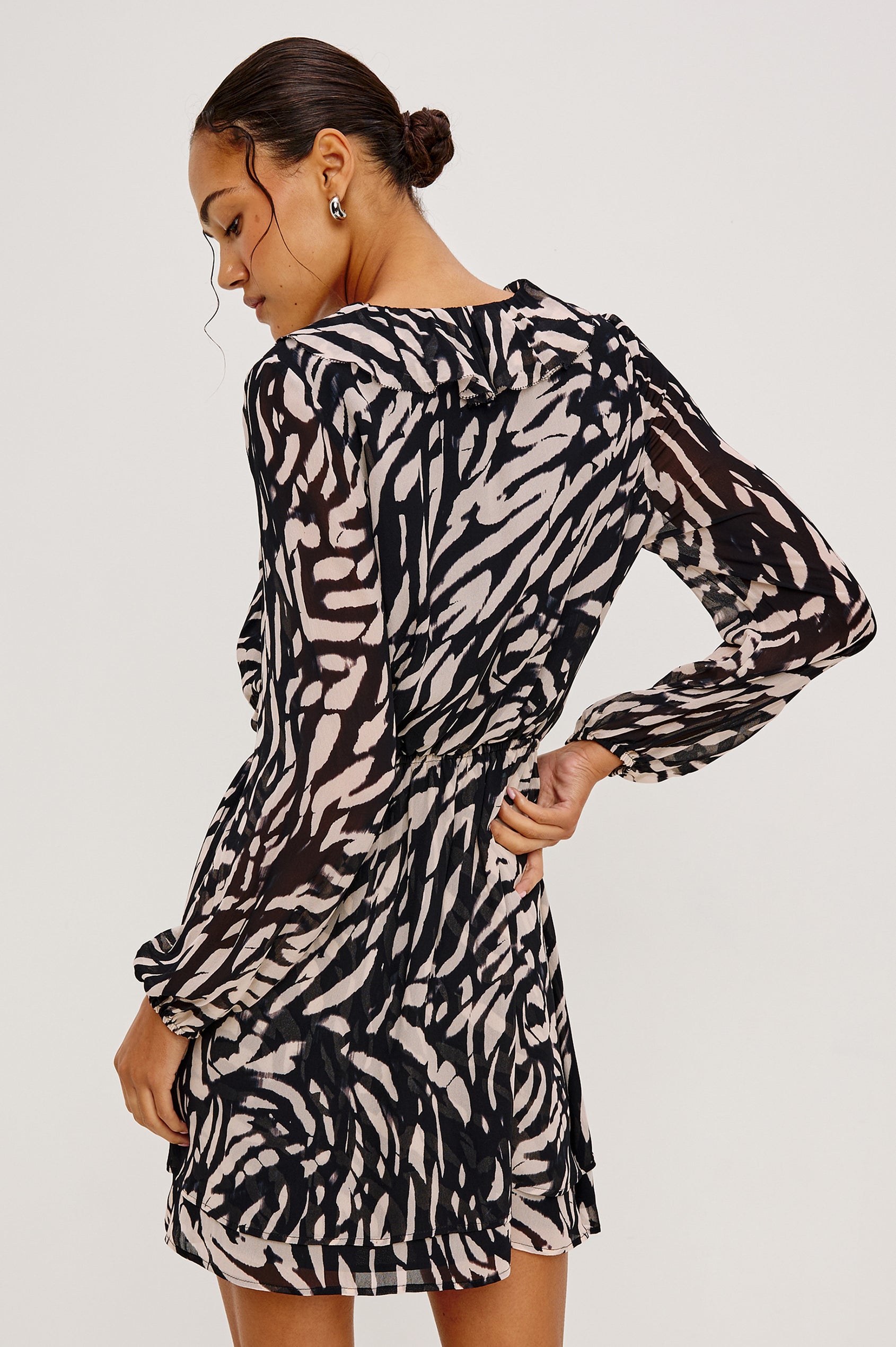 Rails Lucresia Ruffled Tie Neck Dress - Ivory Tiger Stripe - XS Rails Lucresia Ruffled Tie Neck Dress - Ivory Tiger Stripe - XS