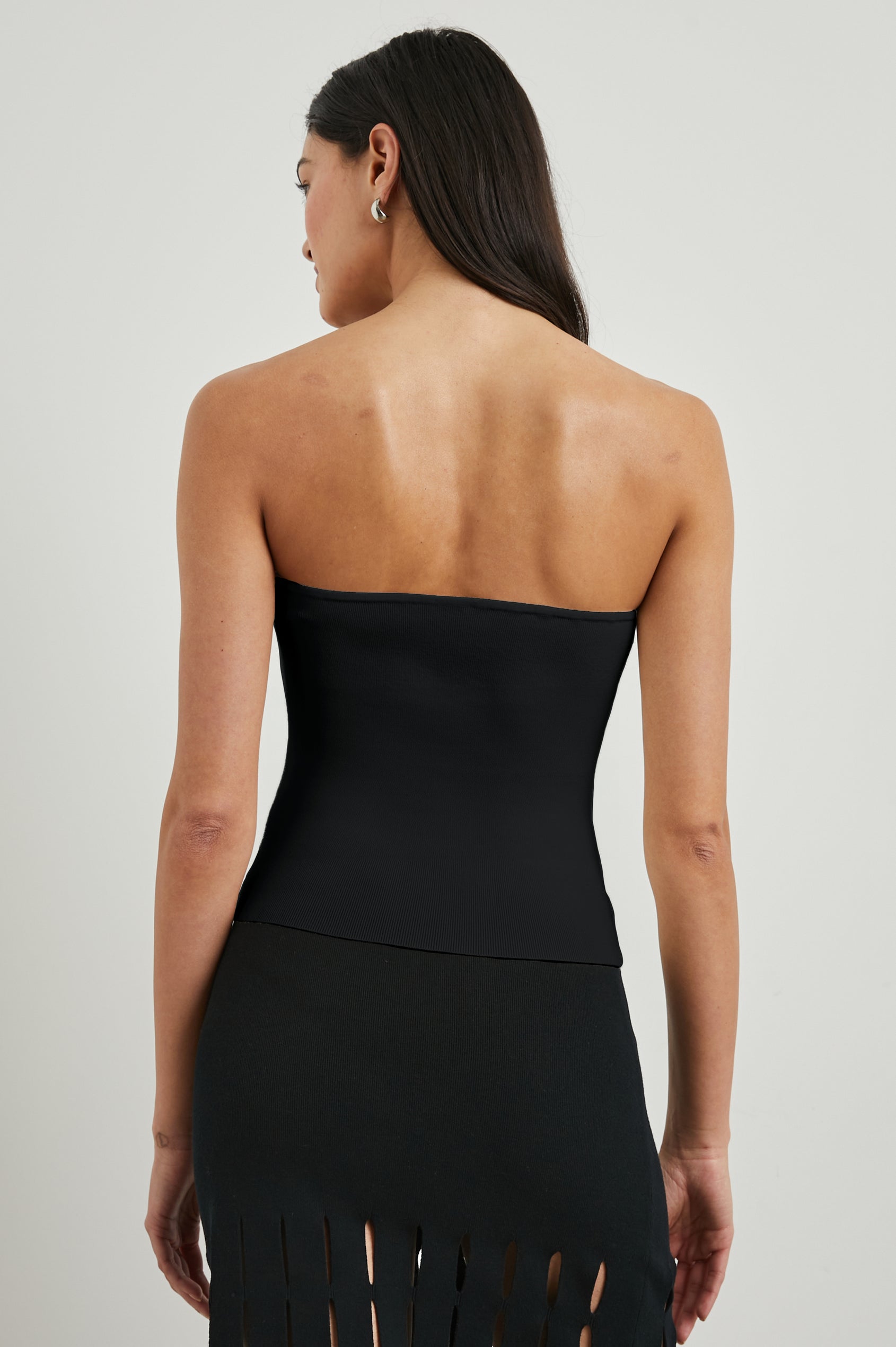 MAGGIE-BLACK-BACK