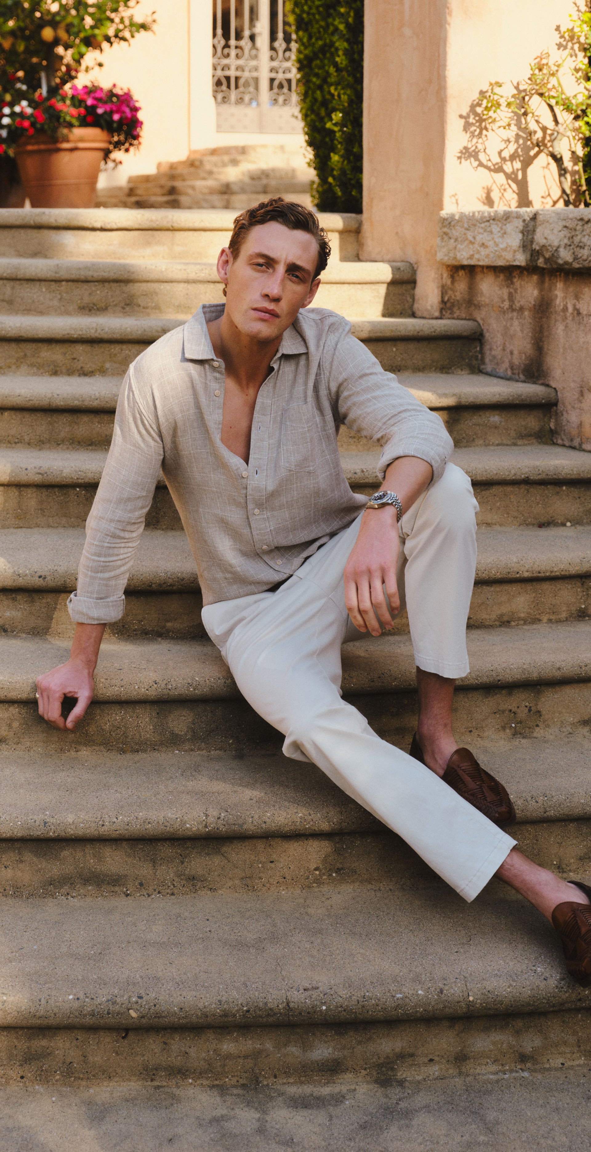Man wearing beige shirt with light colored pants