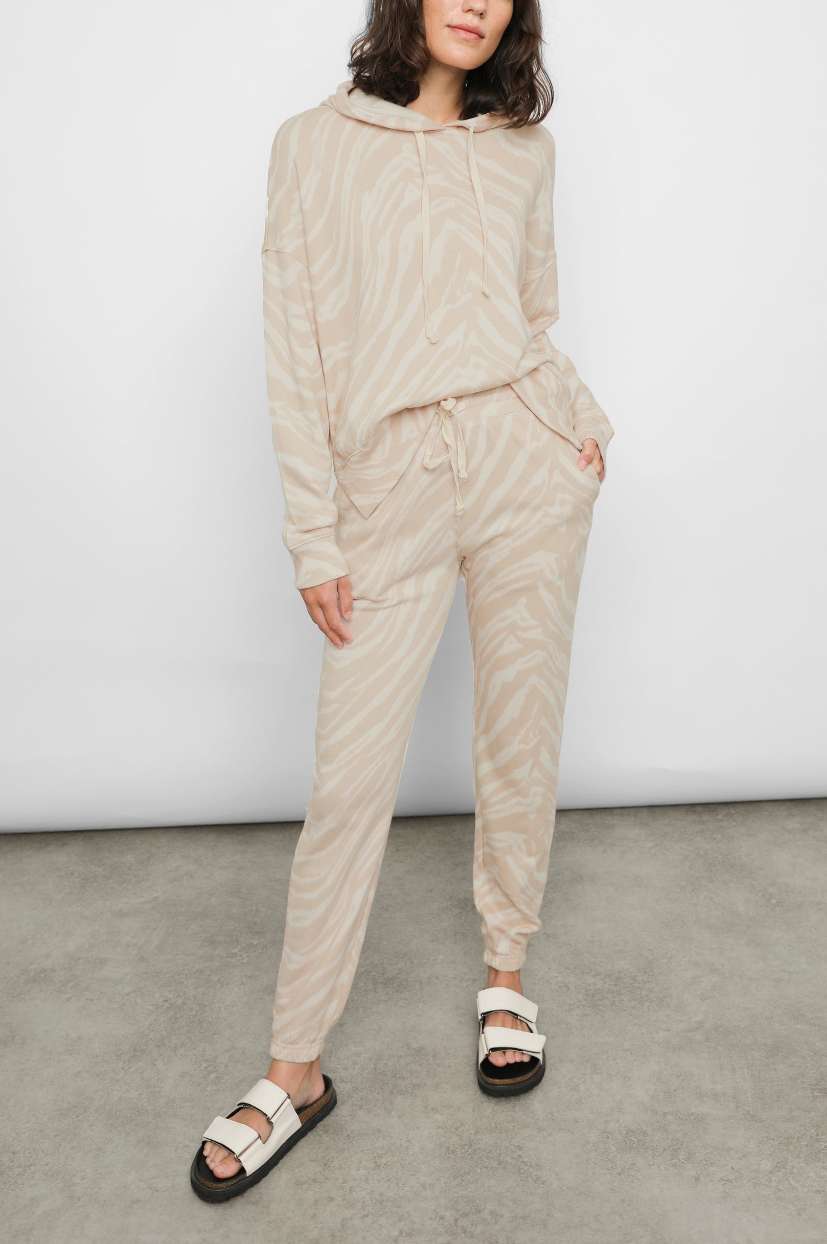 NICO-DIFFUSED-TIGER-FULL FRONT BODY