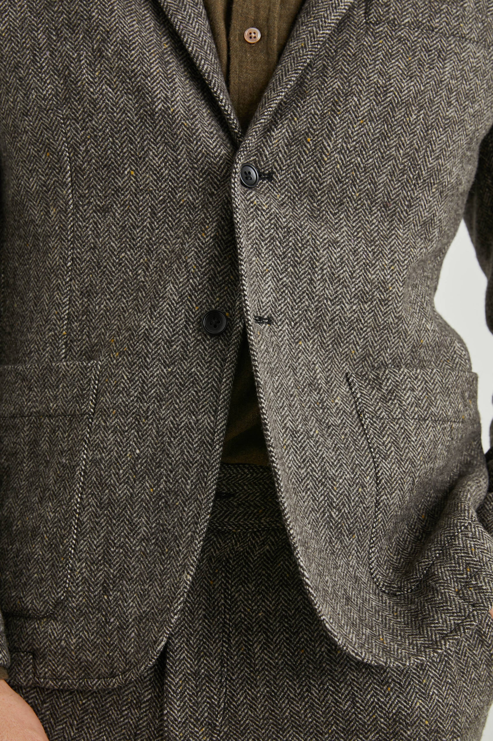 How to Wear a Tweed Blazer - the gray details
