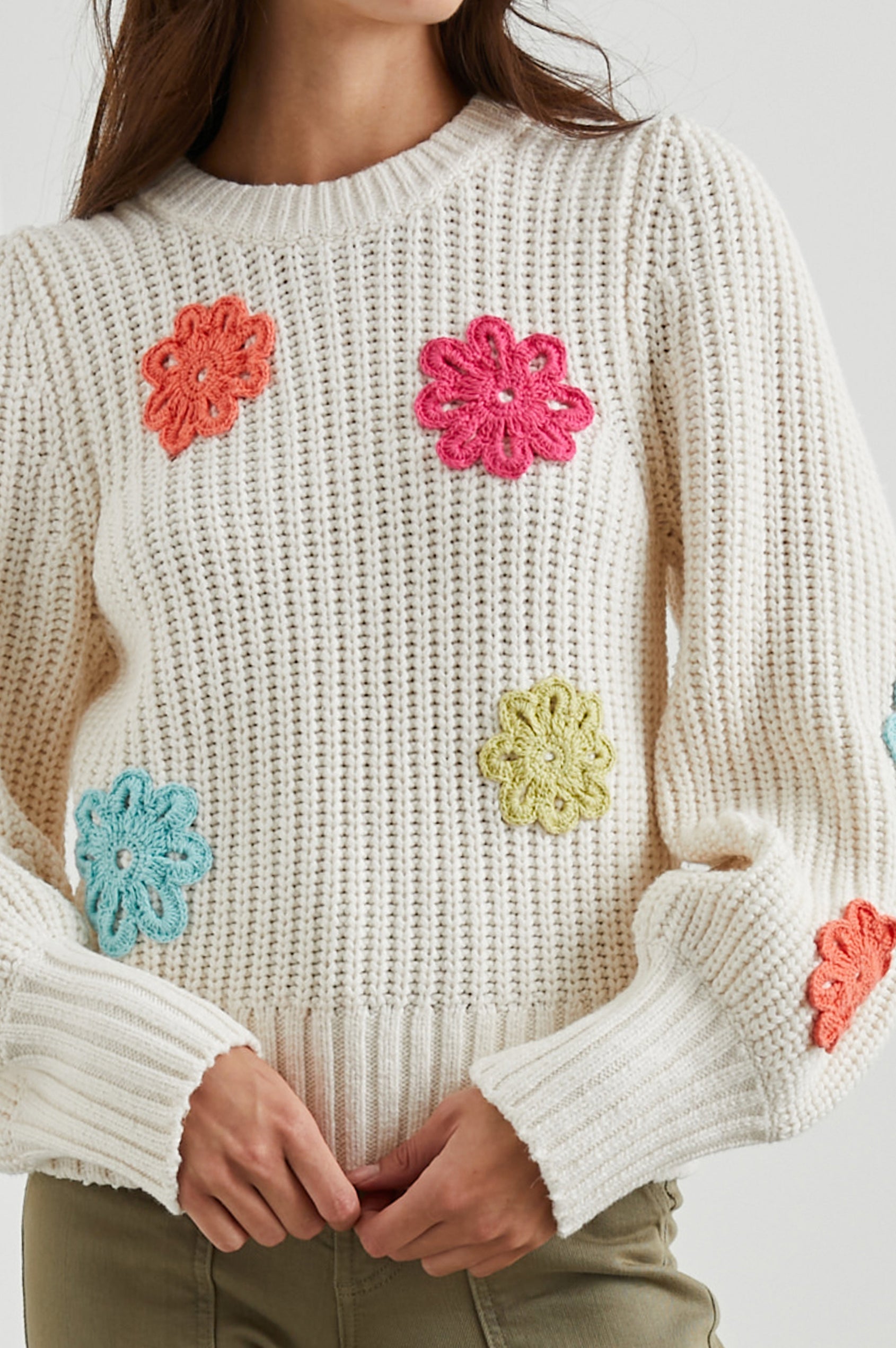ROMI-IVORY-MULTI-DAISIES-DETAIL
