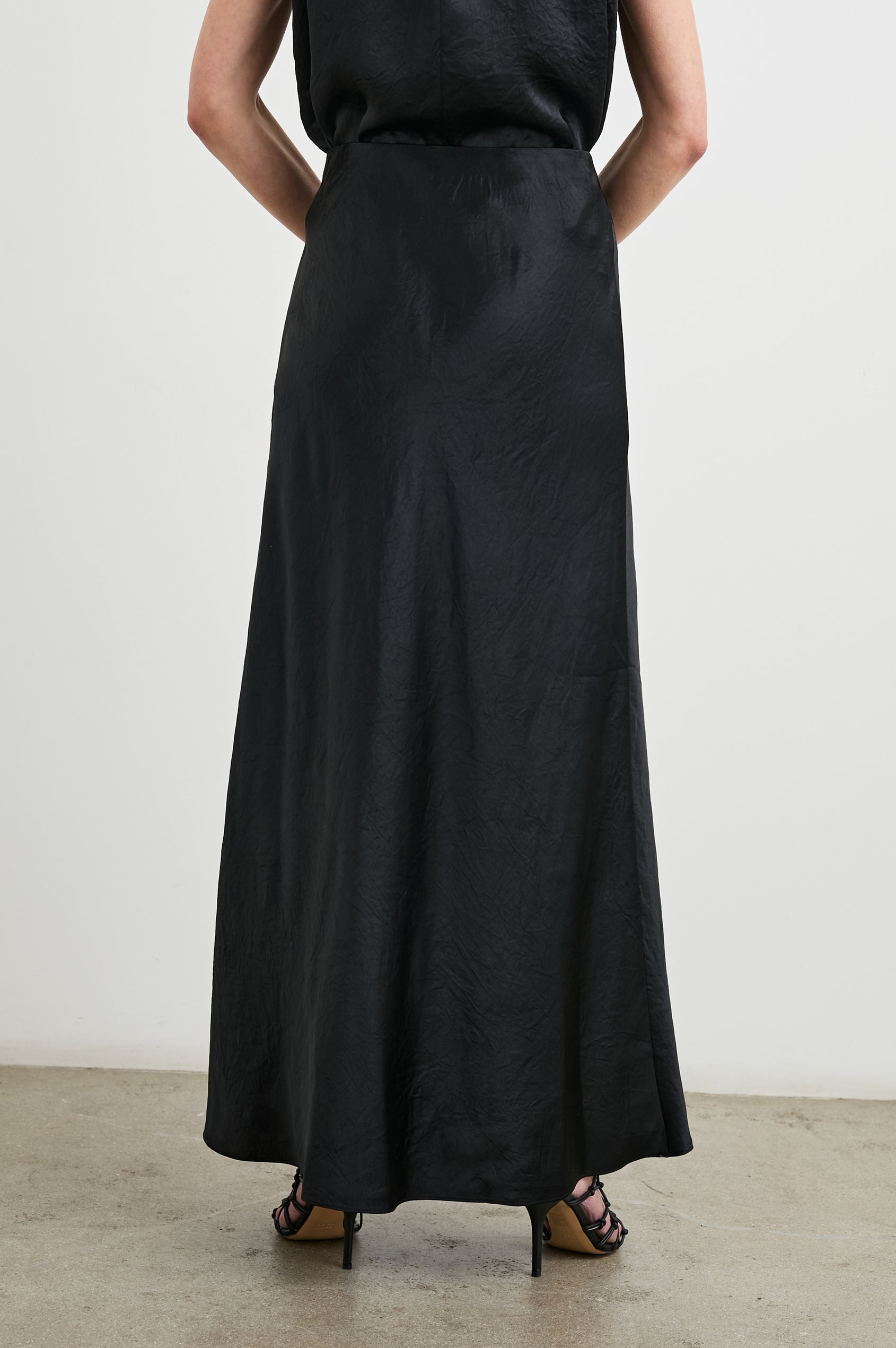ROMINA-BLACK-BACK