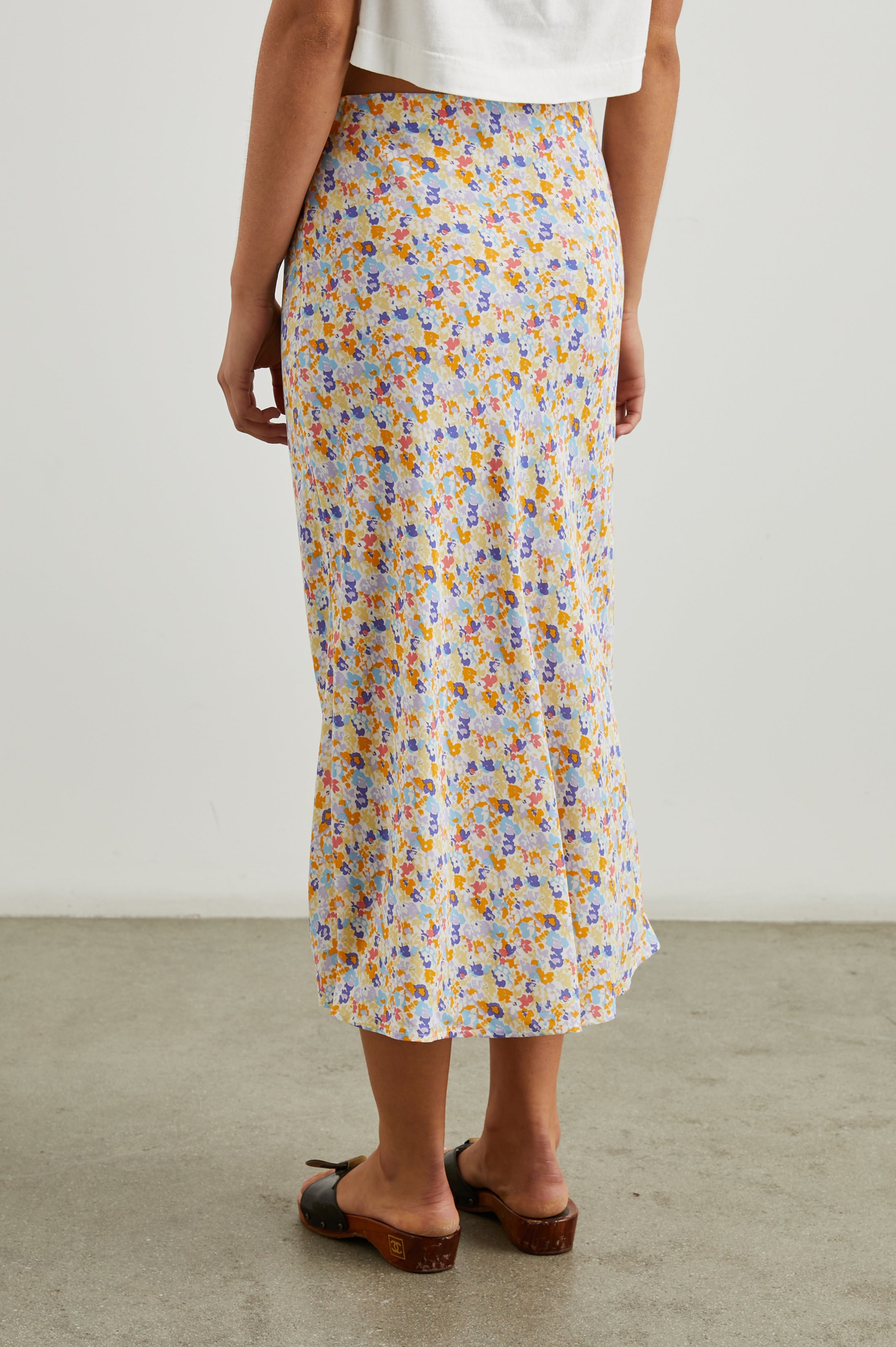 ＜新品未着用＞Rosetta Getty　バックスリット マキシスカート ROSETTA SKIRT - PAPAYA FLOWERS – Rails