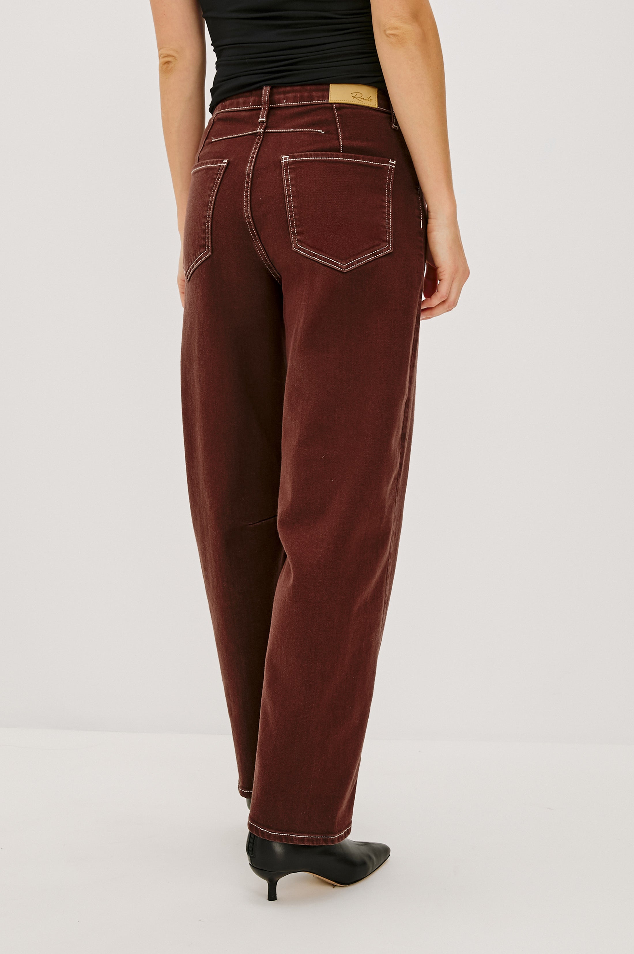 MONOTAINO JEANS フード付きブラウンベスト 44サイズ SAMO BARREL LEG - CHOCOLATE CONTRAST STITCH – Rails