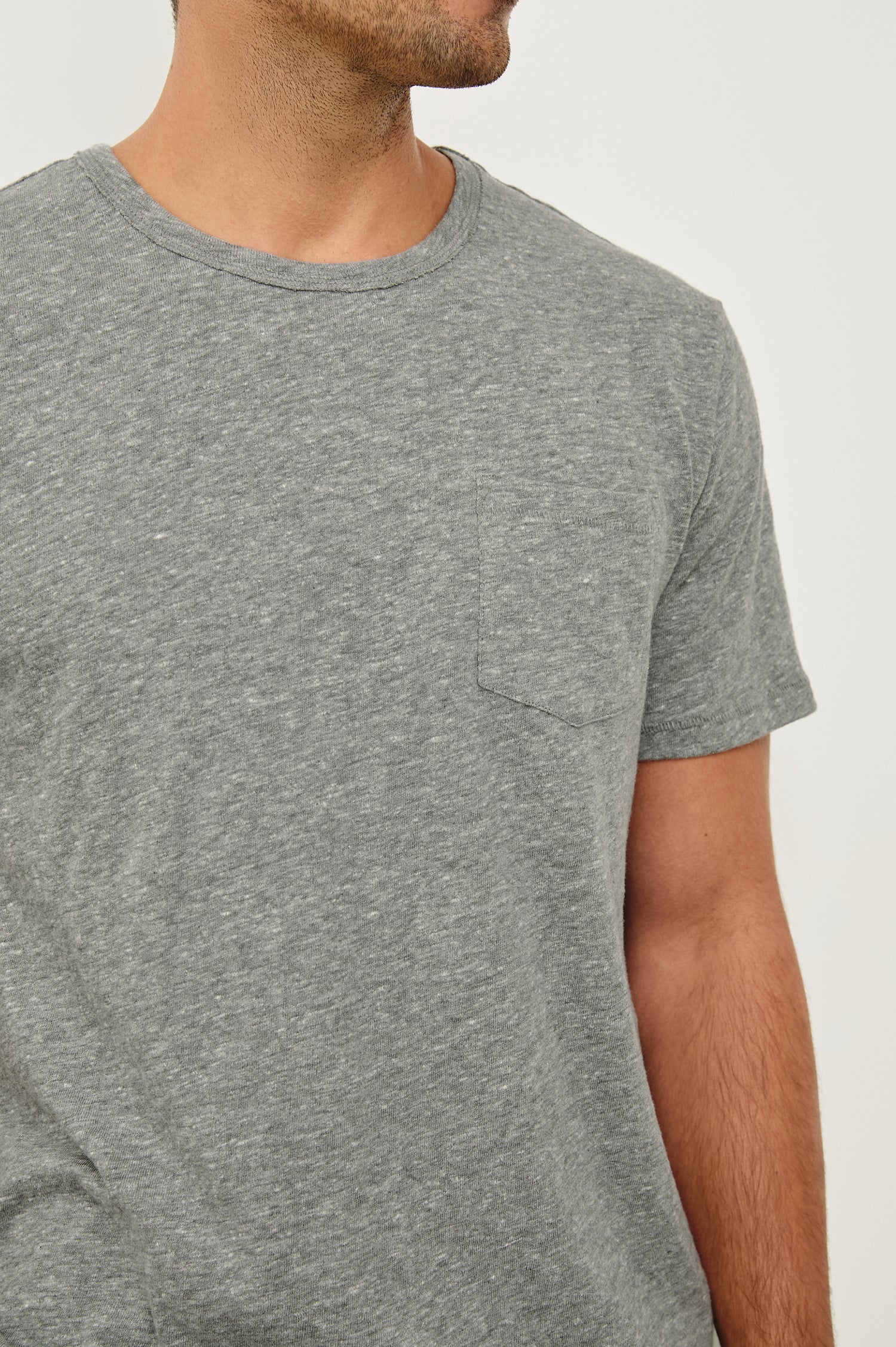 SKIPPER HEATHER GREY T-SHIRT - CLOSE UP OF DETAILS