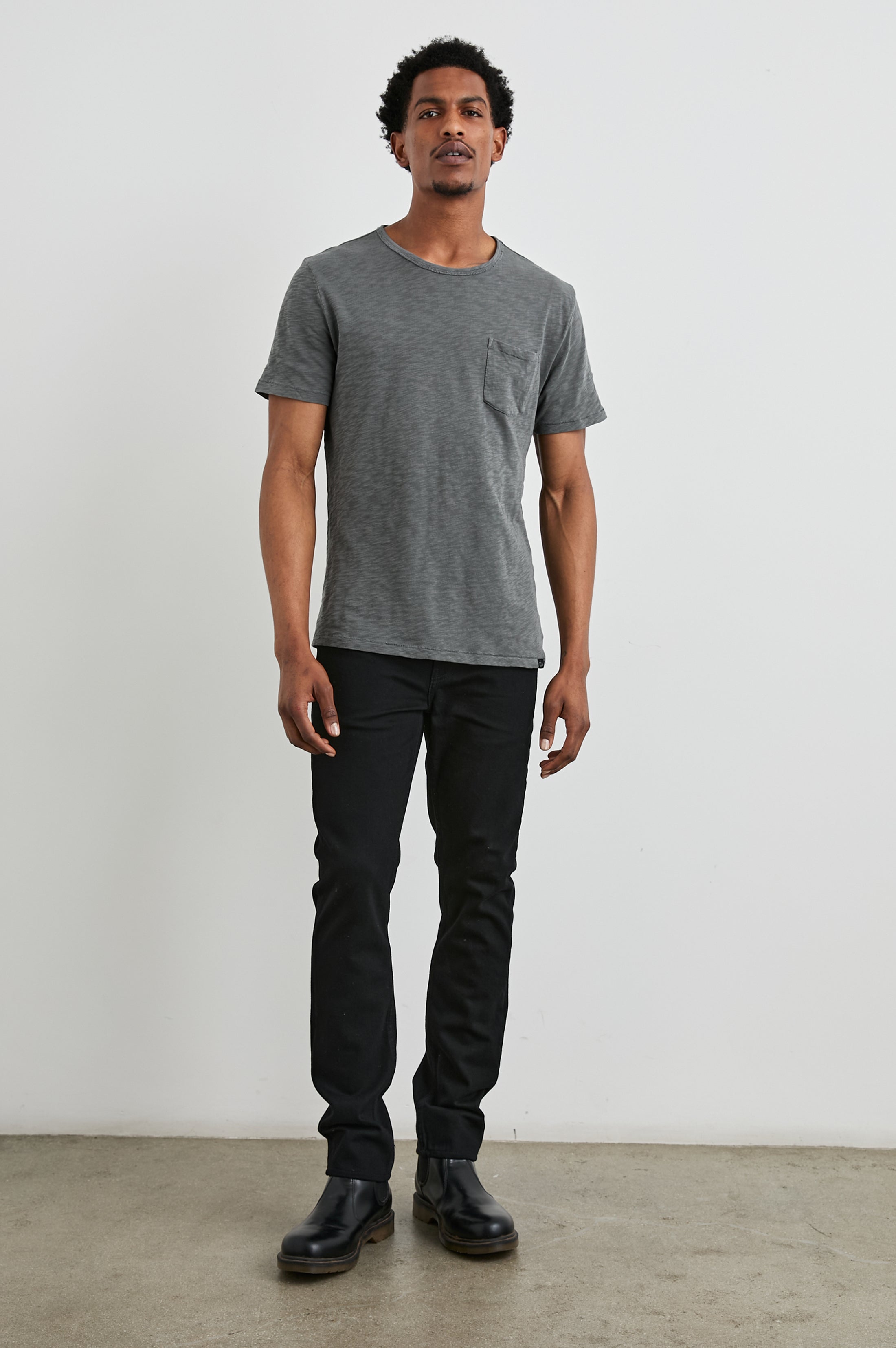 SKIPPER T-SHIRT - WASHED BLACK – Rails