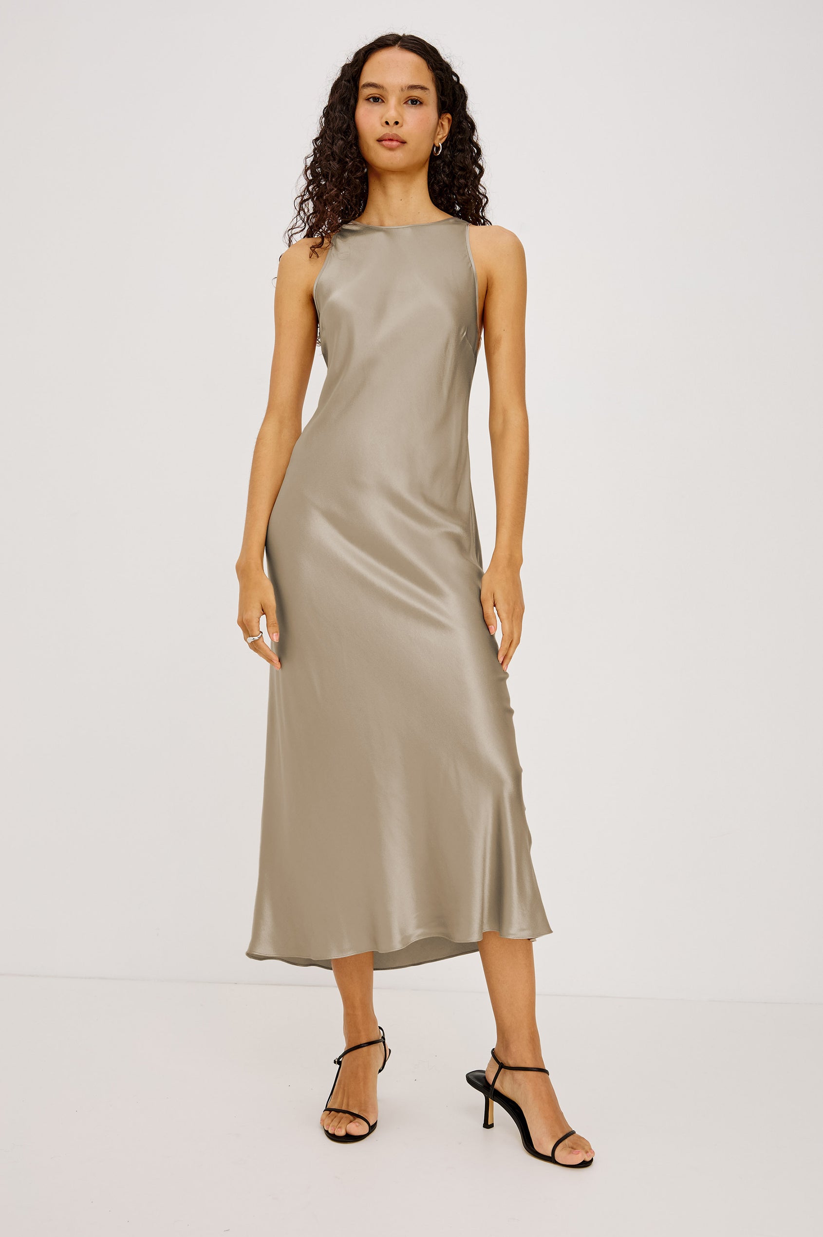 solene olive green satin long dress for wedding guest reviews Feeling like a modern-day mermaid in this metallic moment , This dress hugs in all the right places and makes every step feel priceless. Perfect for holiday parties, special occasions, or anytime