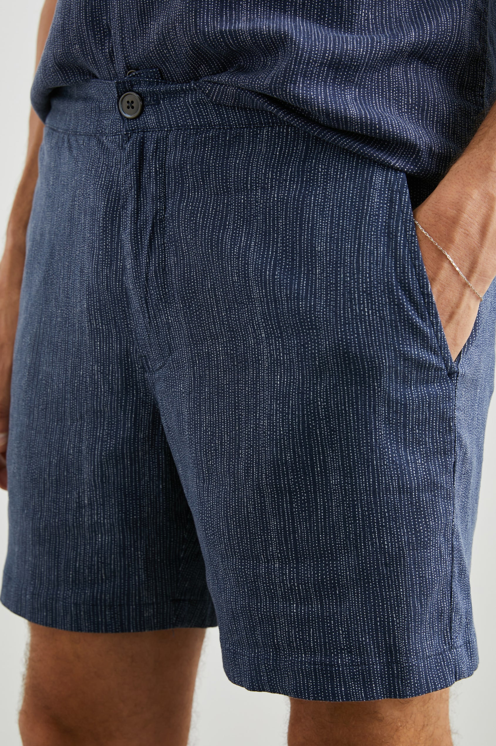 SONA SHORT - MATRIX NAVY PEARL - FRONT DETAILS