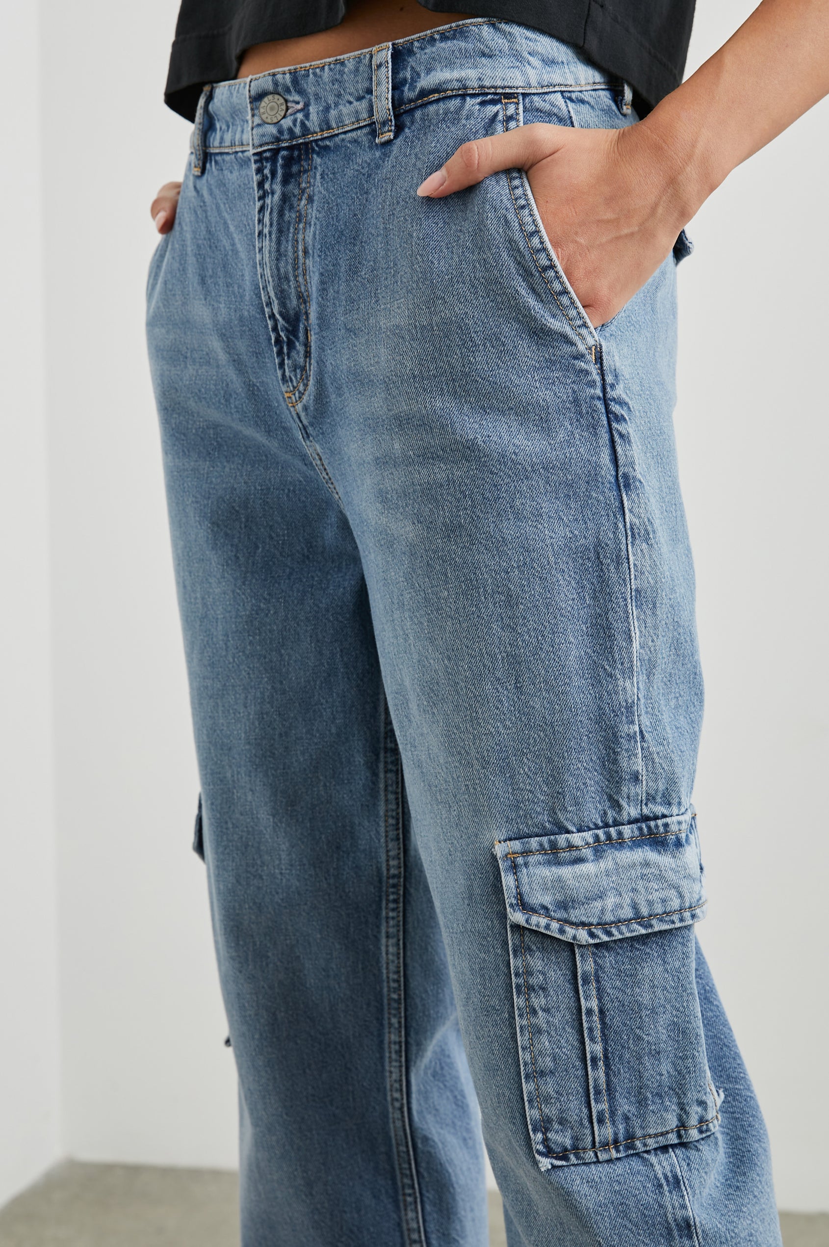 SPEEDWAY-CARGO-BREEZY-BLUE- SIDE ANGLE