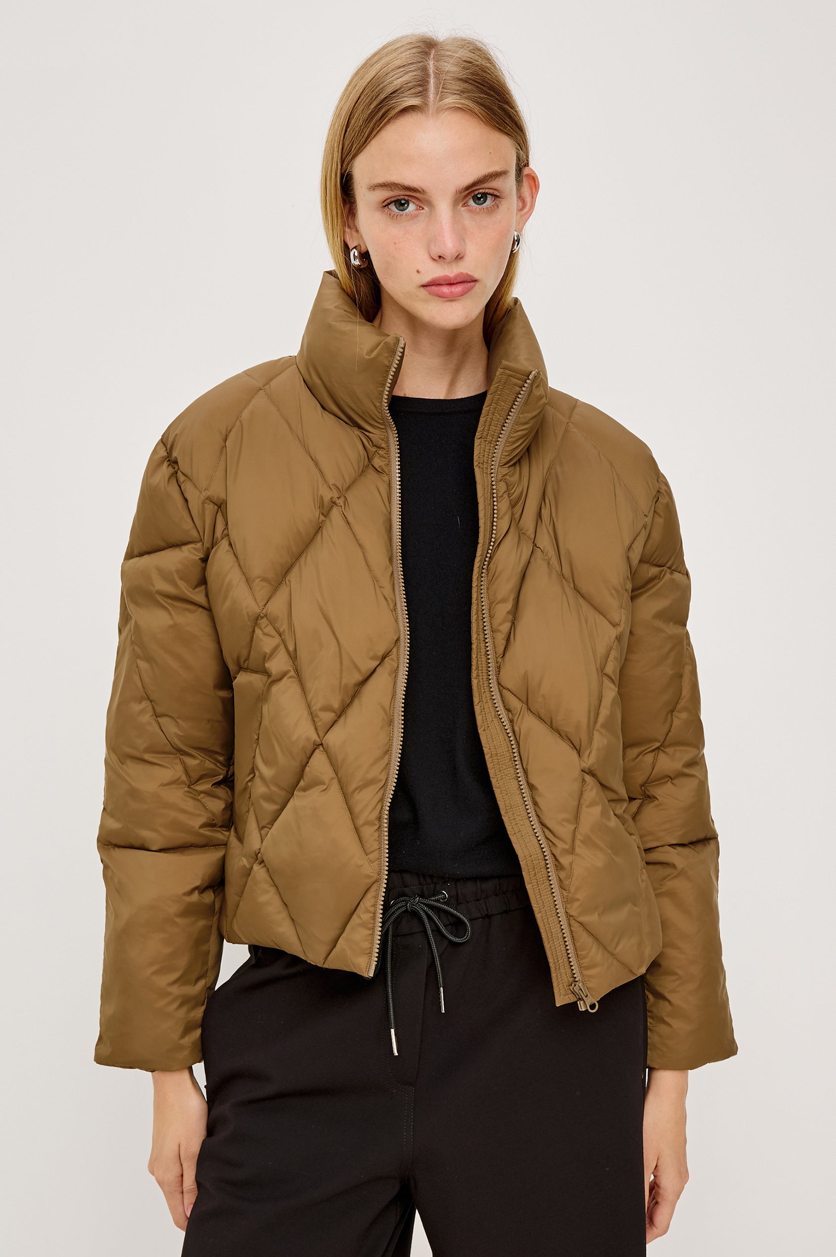 Summit Cropped Puffer Jacket with a Mid-Neck Collar, Two Pockets and a Rails Logo on the Arm in Scarlet Colorway - Side View Featured on Model