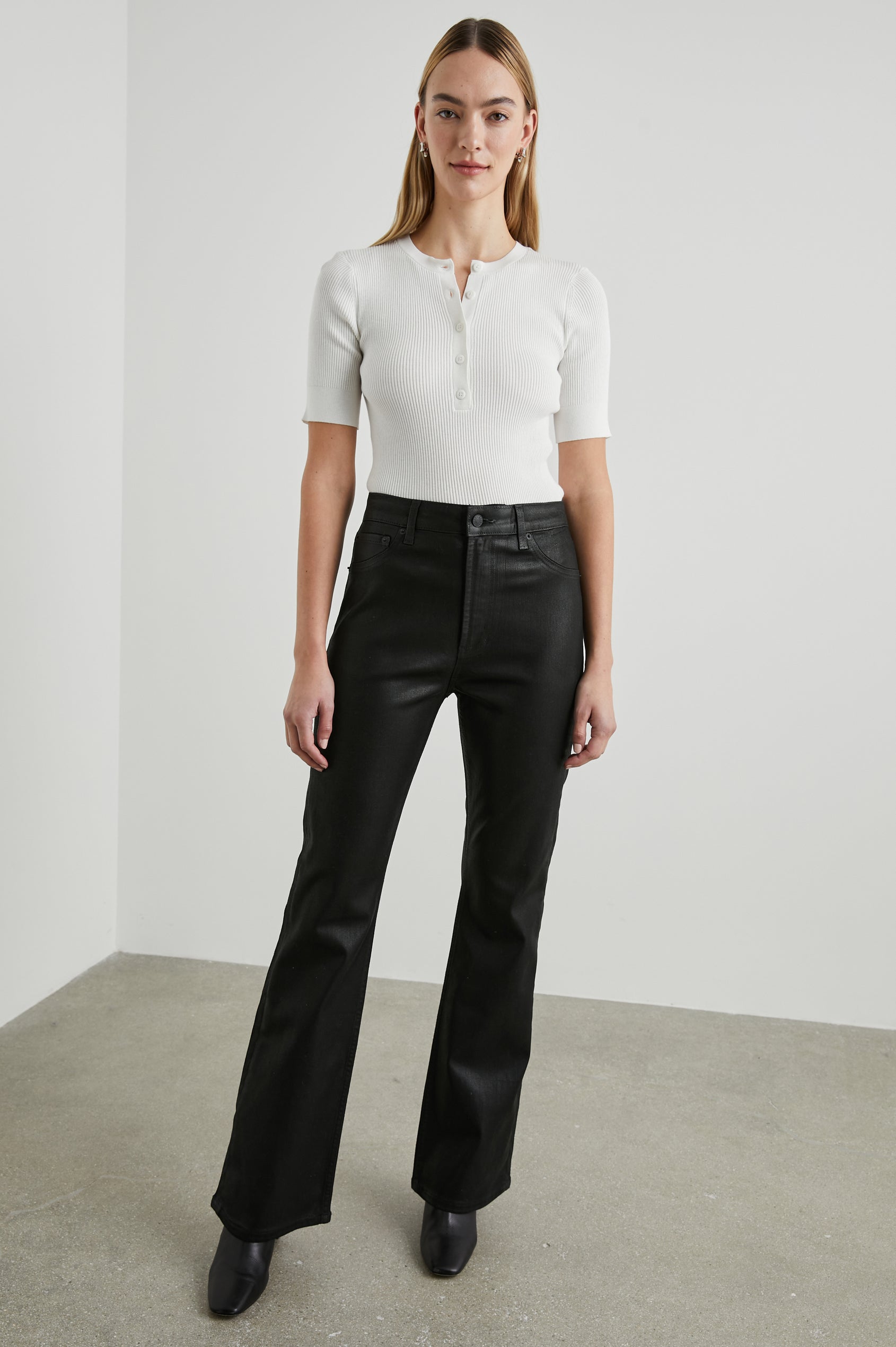 SUNSET SLIM BOOT COATED NOIR - FULL FRONT BODY