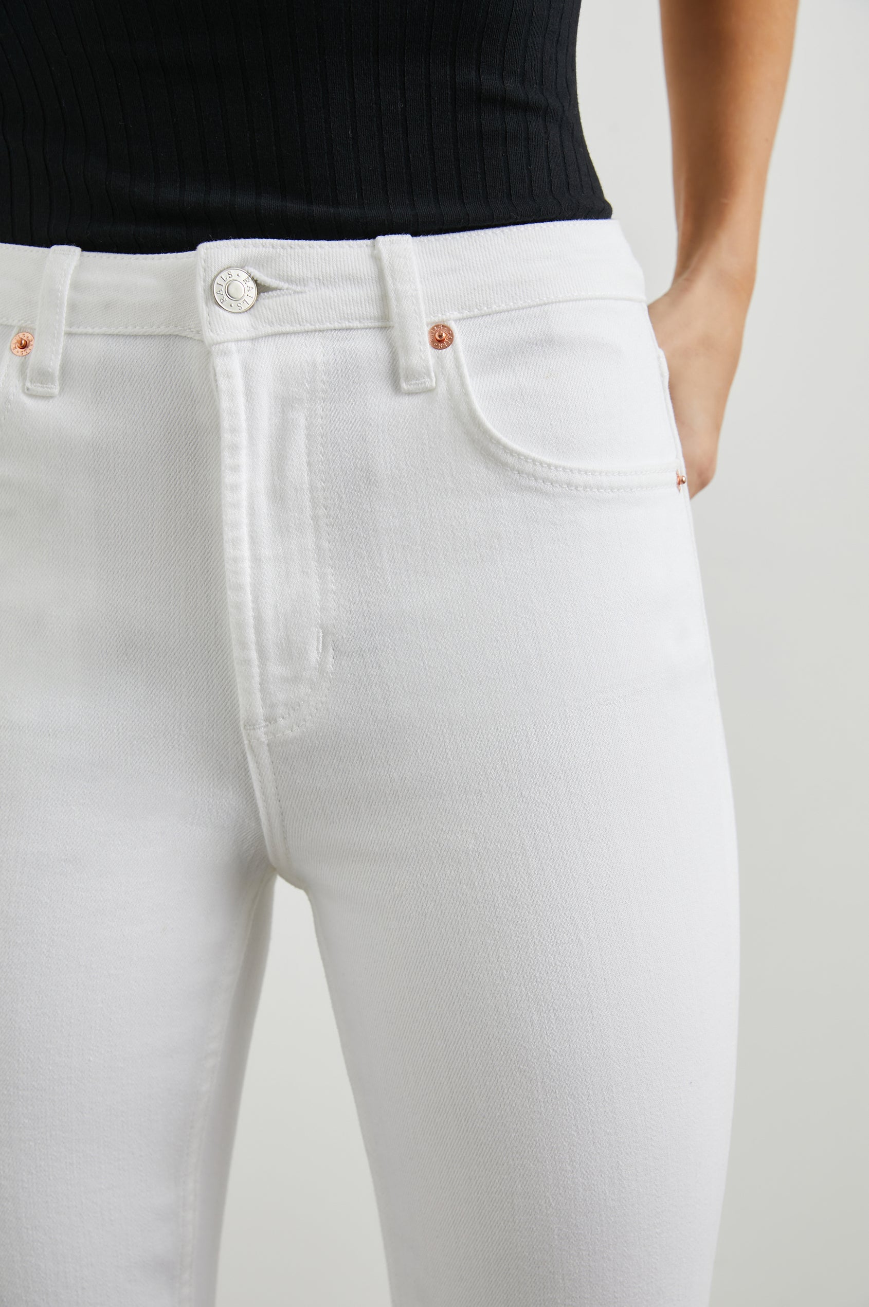SUNSET CROP SLIM FLARE - SALT WHITE - FRONT DETAILS