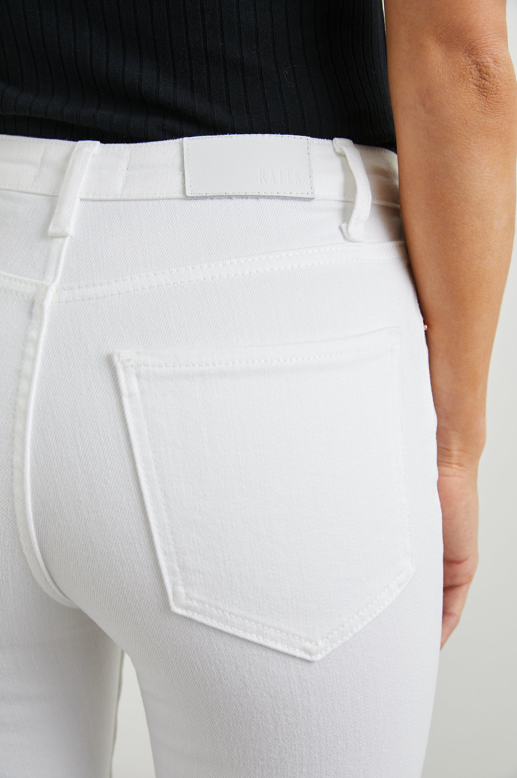 SUNSET CROP SLIM FLARE - SALT WHITE - POCKET DETAILS